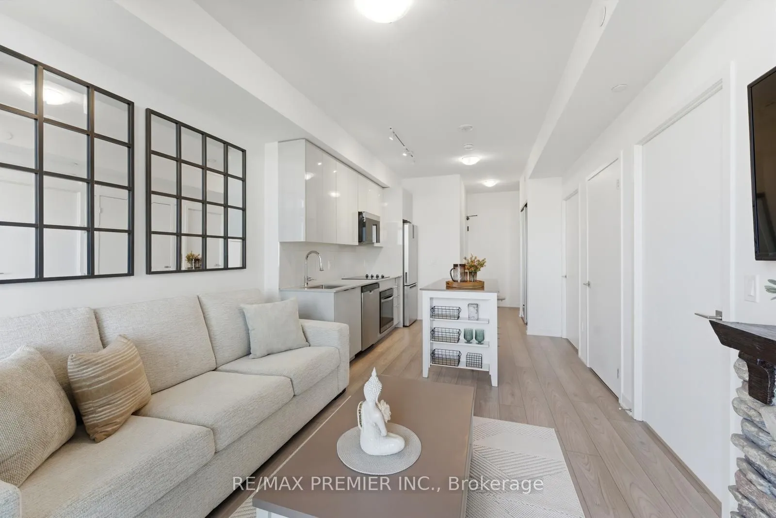 10 Abeja Street #1512