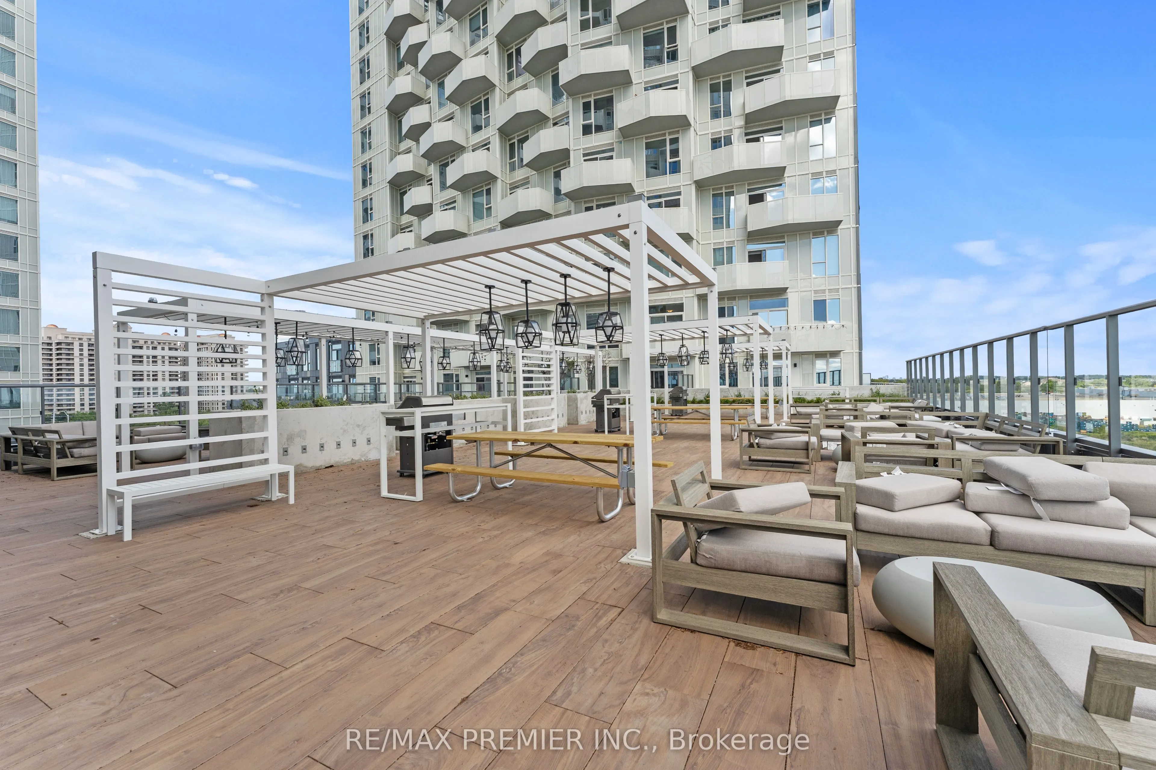 10 Abeja Street #1512