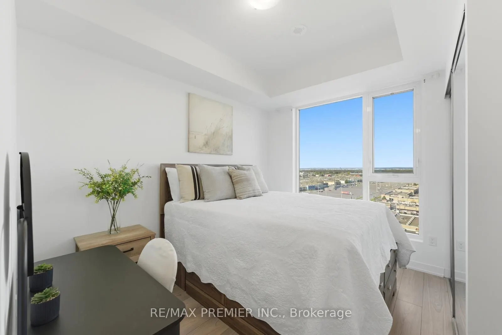 10 Abeja Street #1512