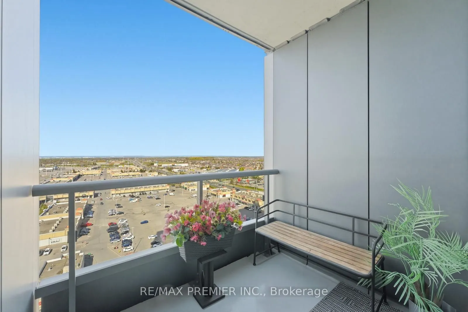 10 Abeja Street #1512
