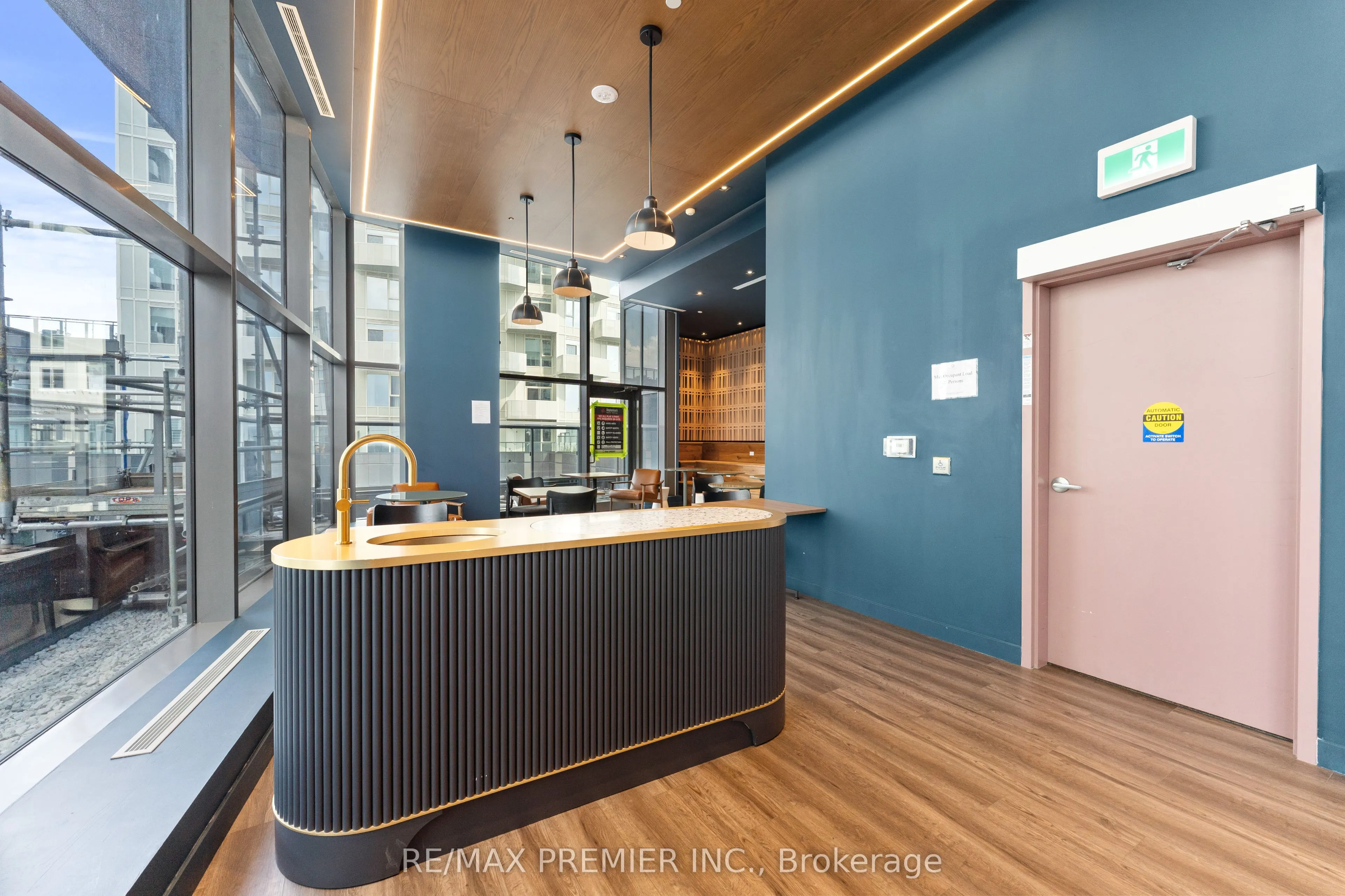 10 Abeja Street #1512