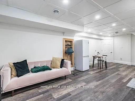 47 Hawke Crescent