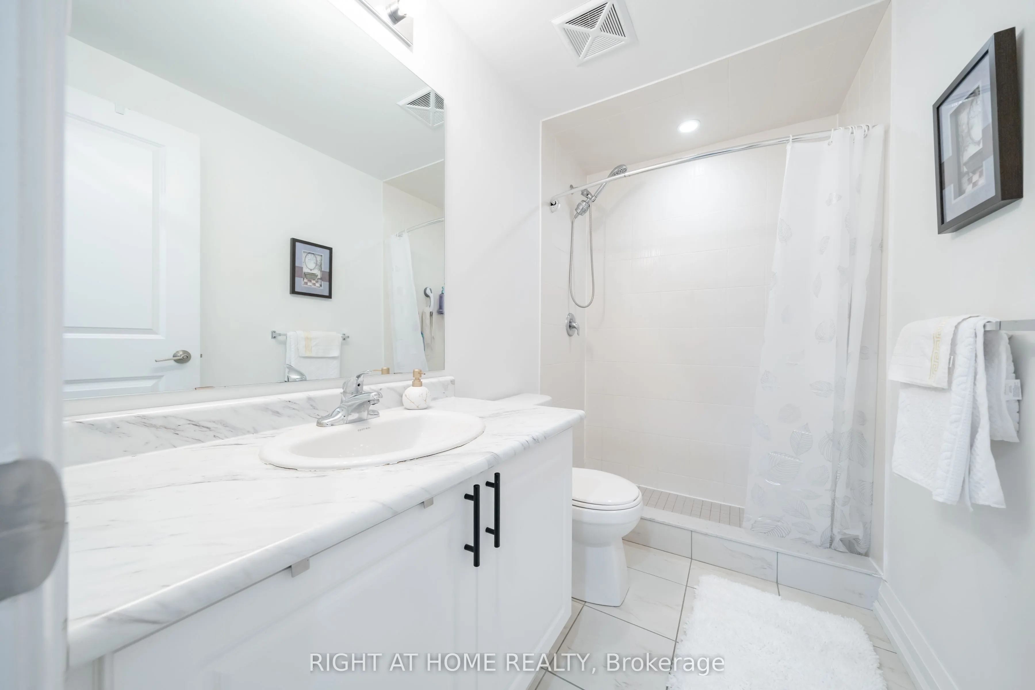 157 Wellington Street E #304