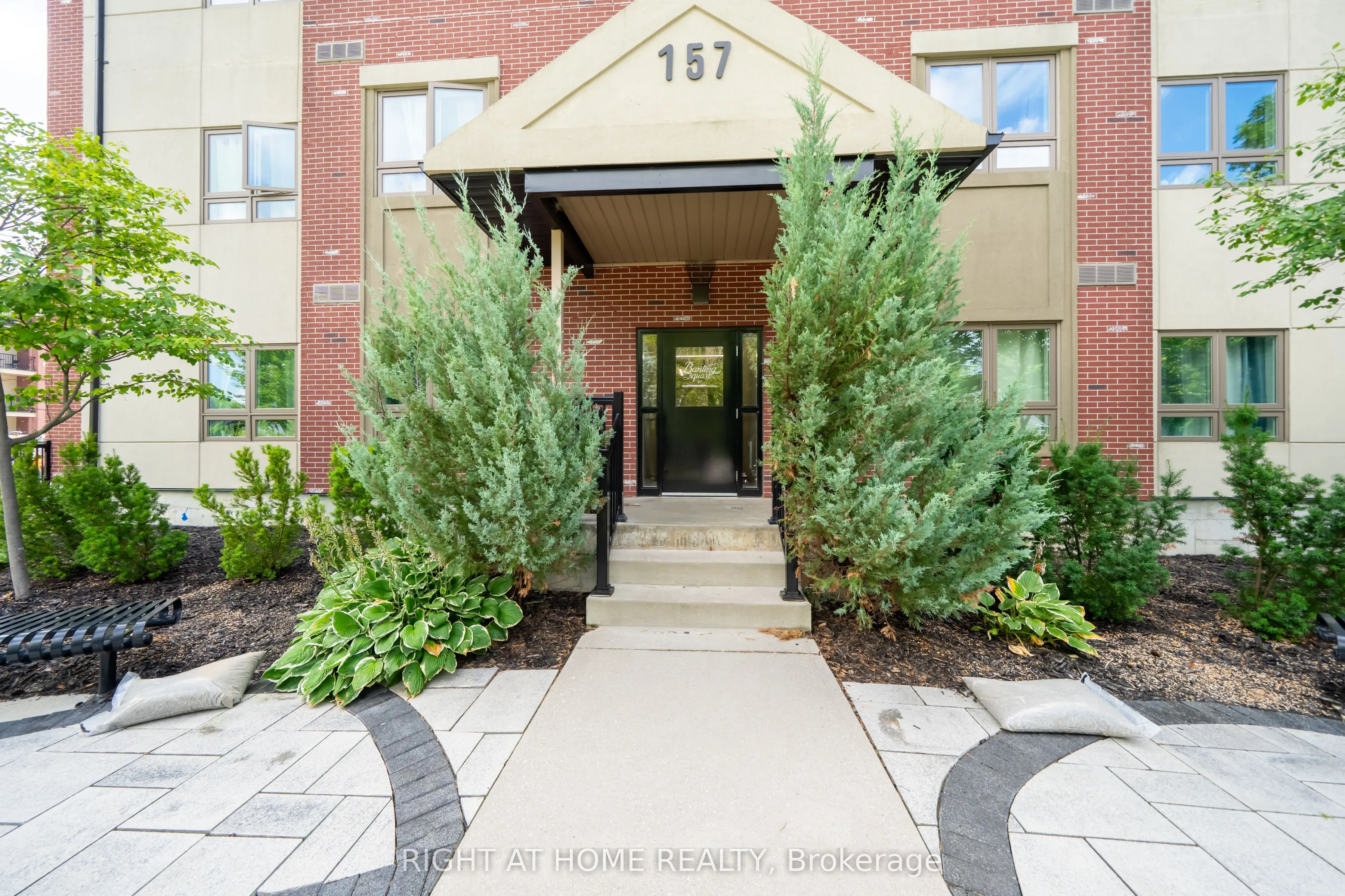 157 Wellington Street E #304