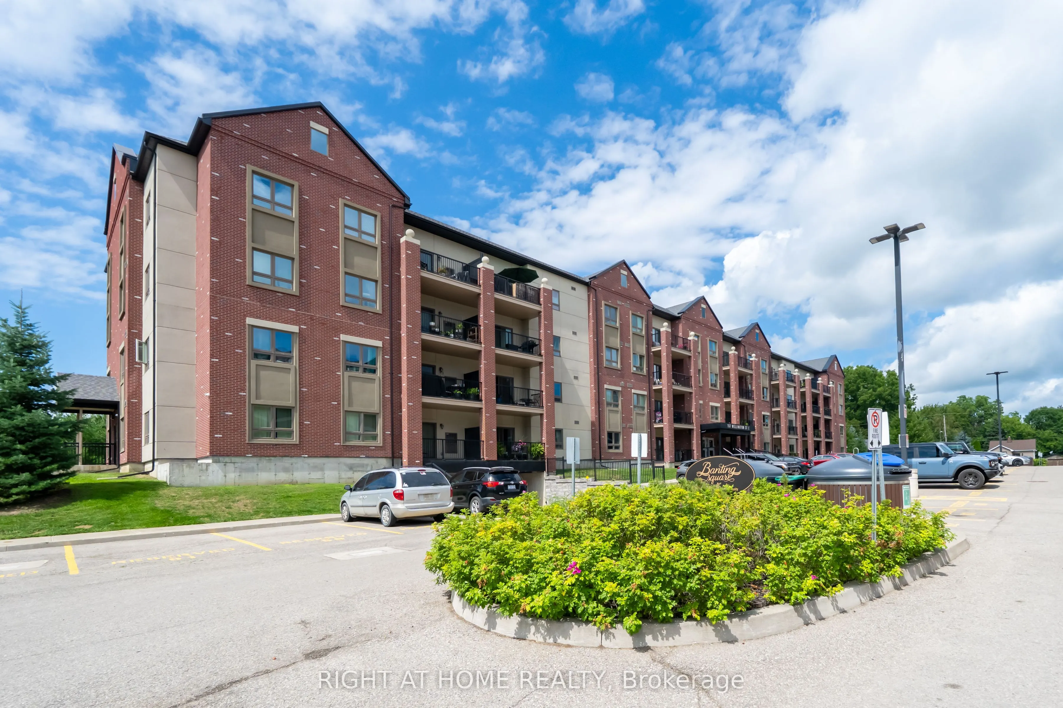 157 Wellington Street E #304