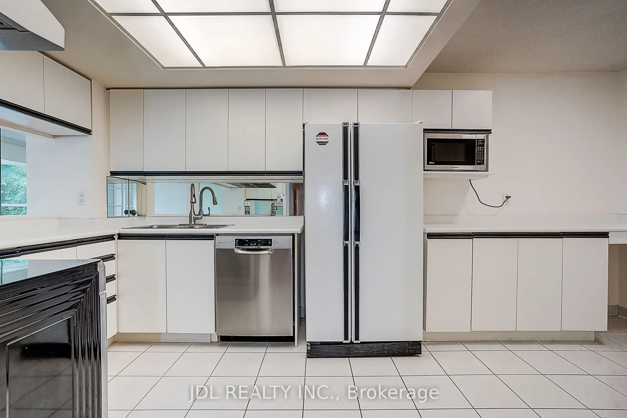 7825 Bayview Avenue #219