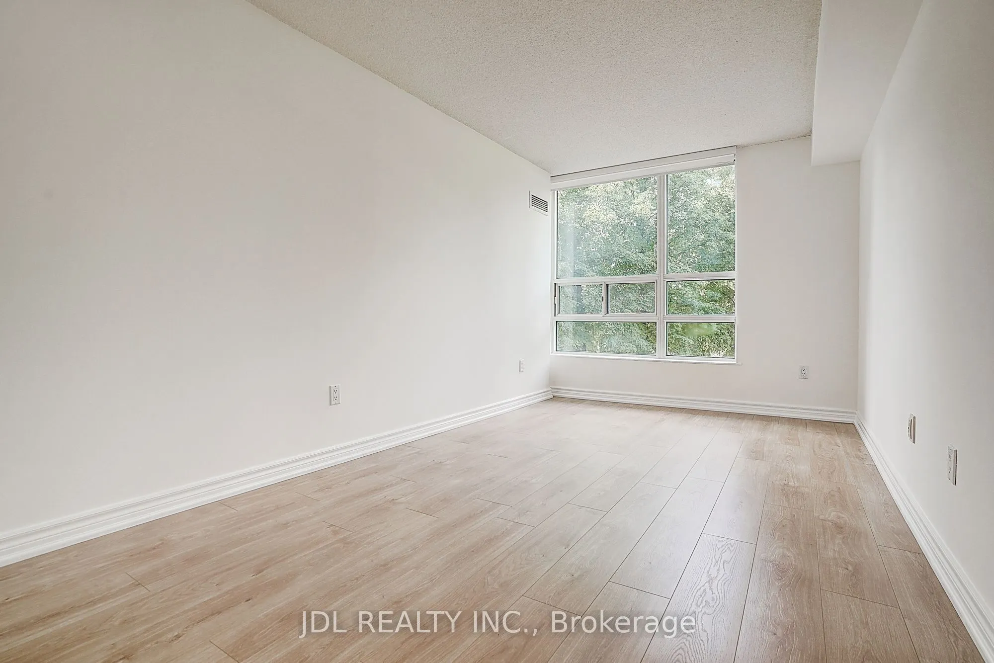 7825 Bayview Avenue #219