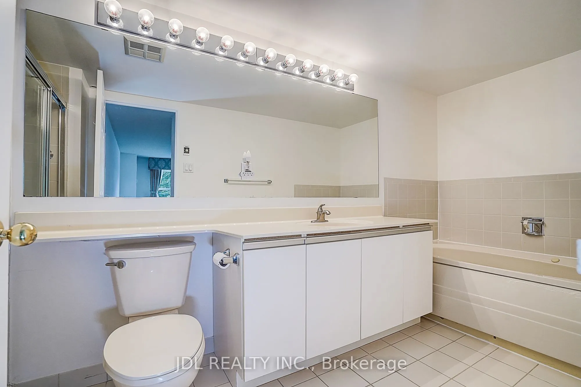 7825 Bayview Avenue #219