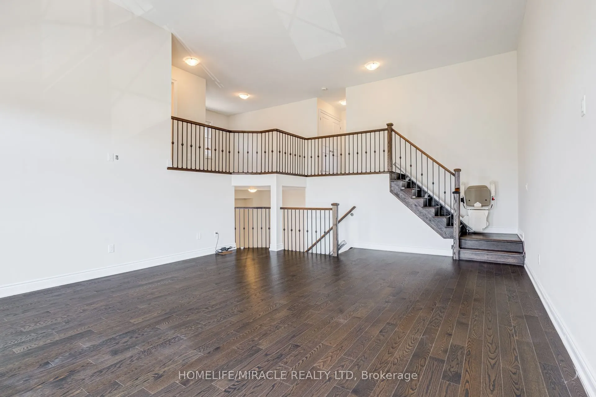 25 Lorne Thomas Place