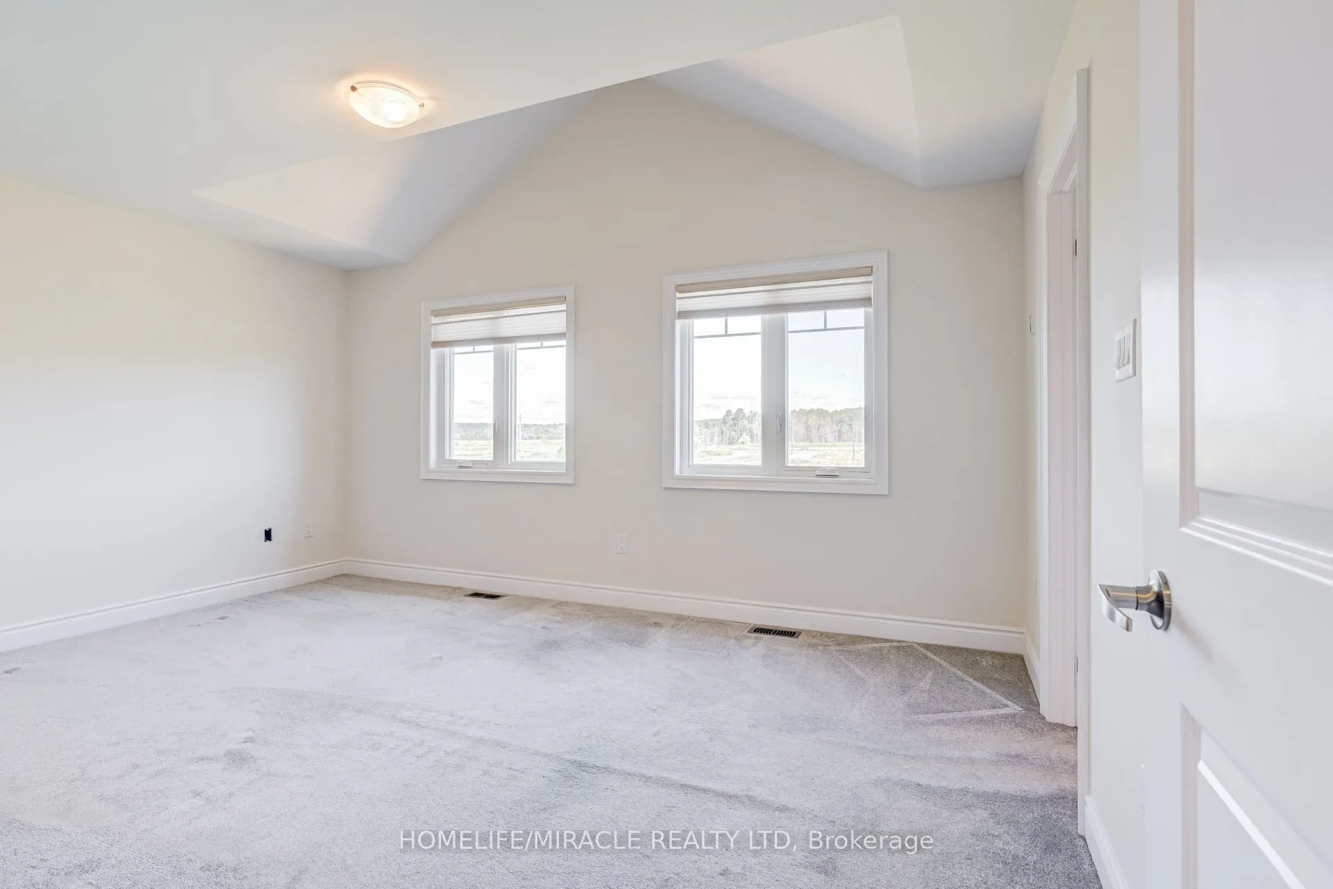 25 Lorne Thomas Place