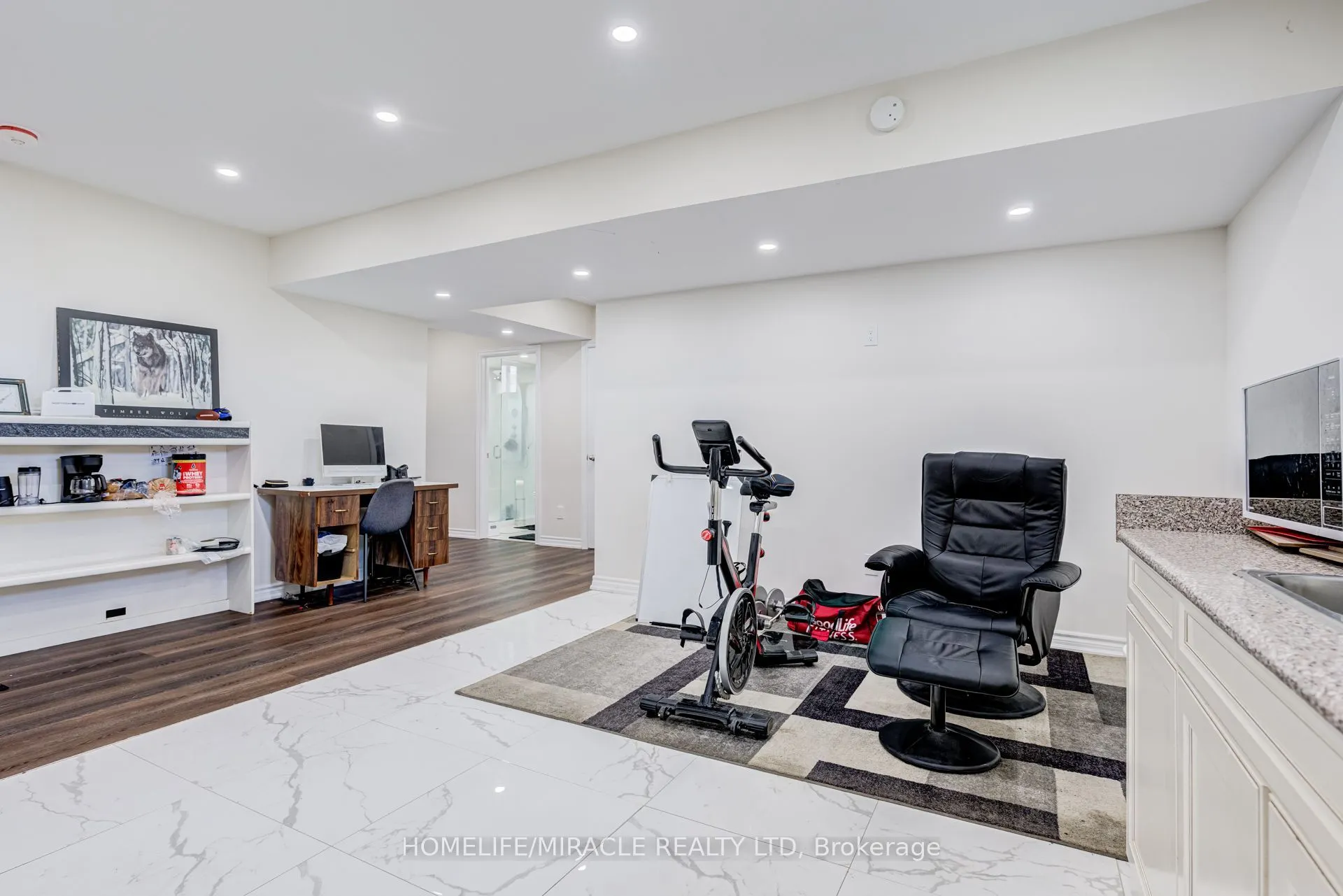 25 Lorne Thomas Place