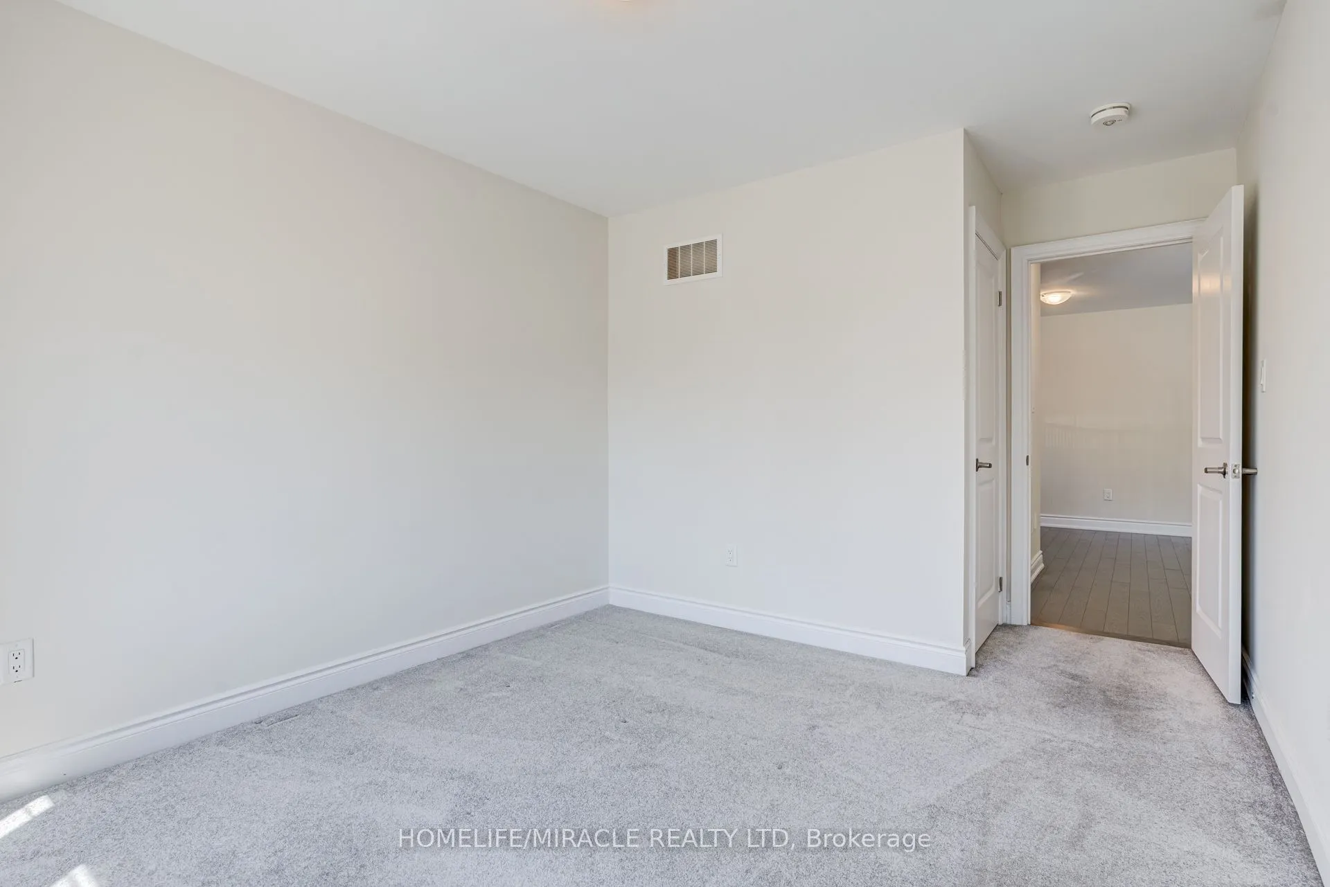 25 Lorne Thomas Place