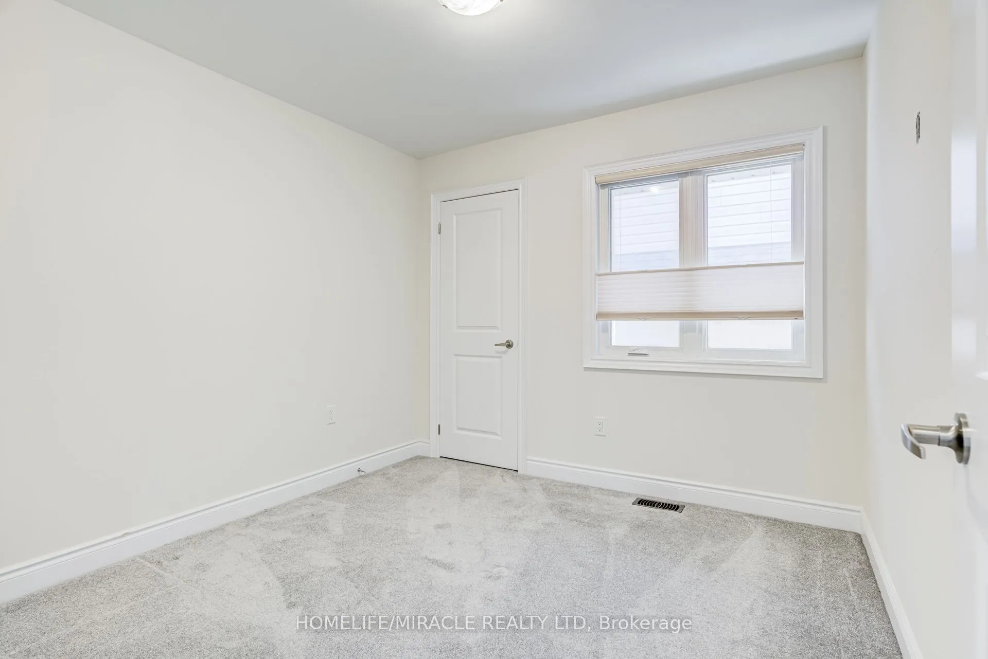 25 Lorne Thomas Place
