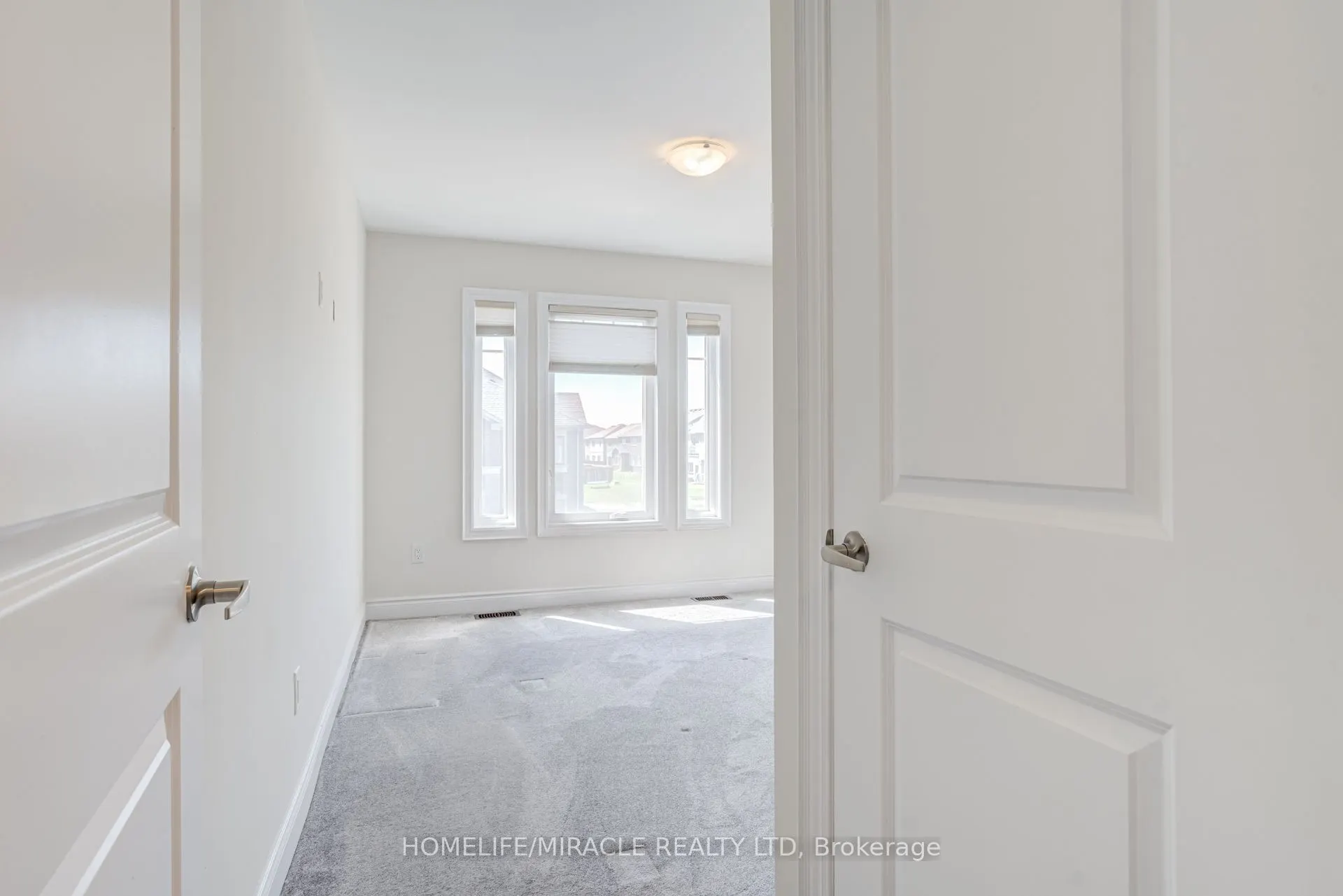 25 Lorne Thomas Place