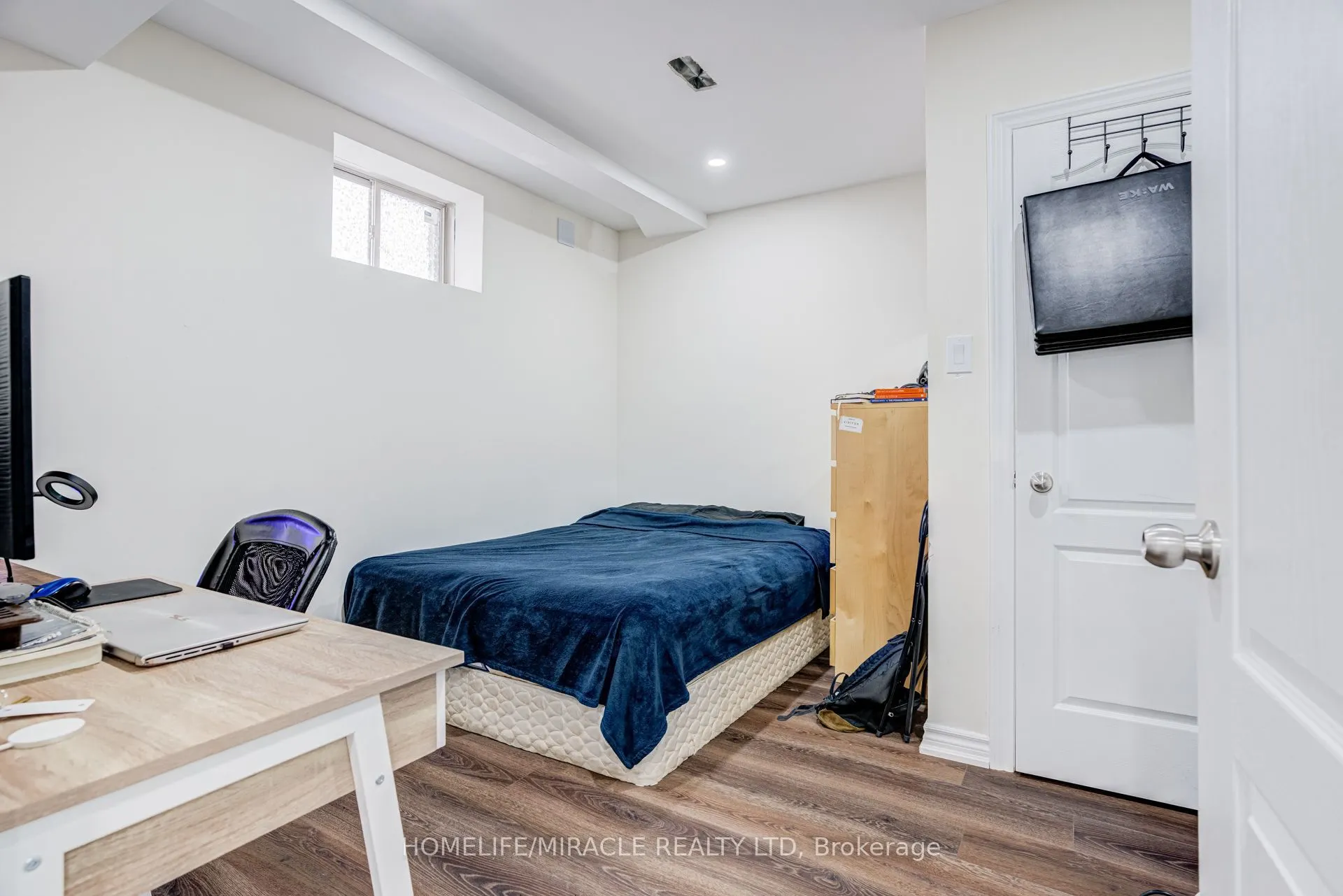 25 Lorne Thomas Place
