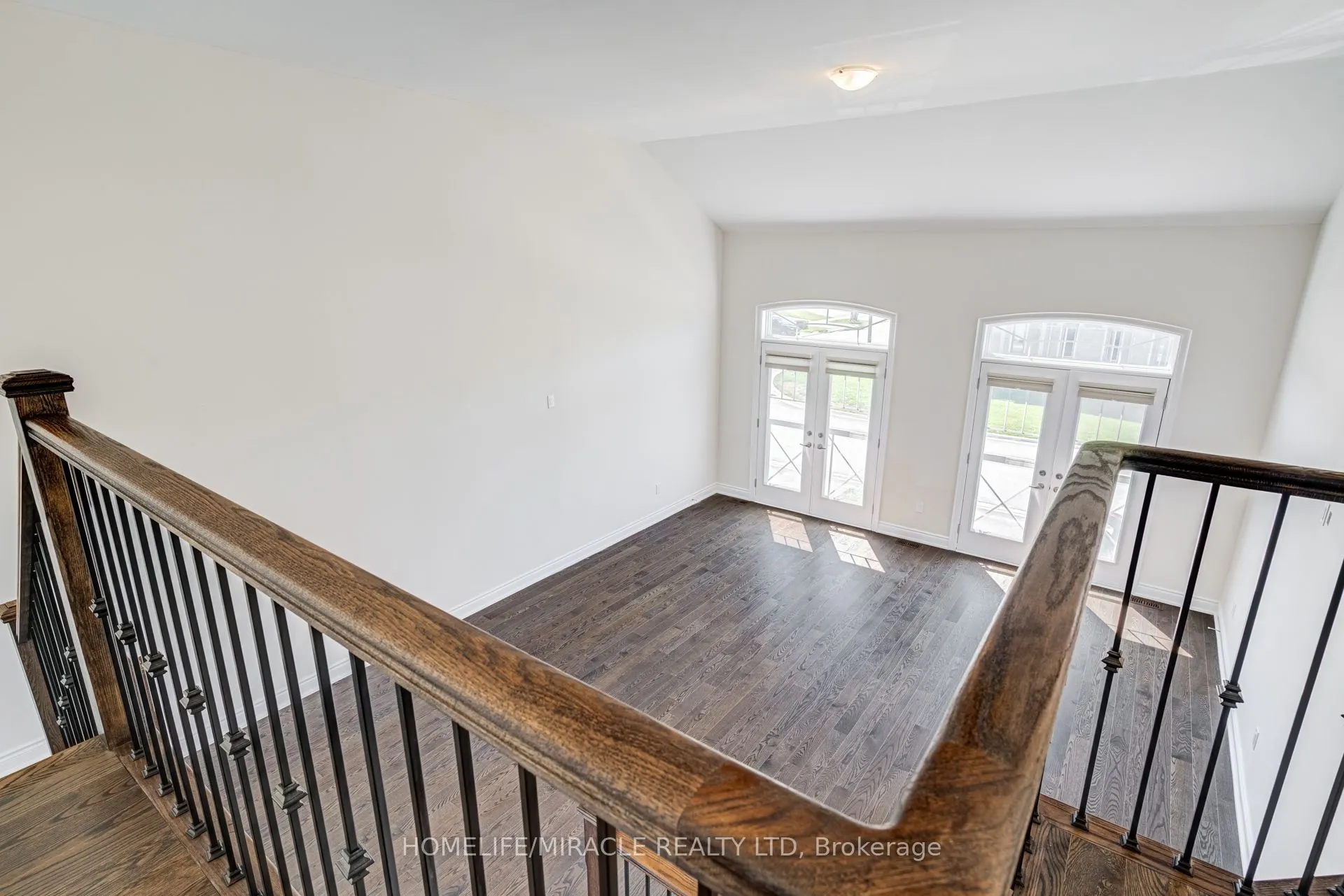 25 Lorne Thomas Place