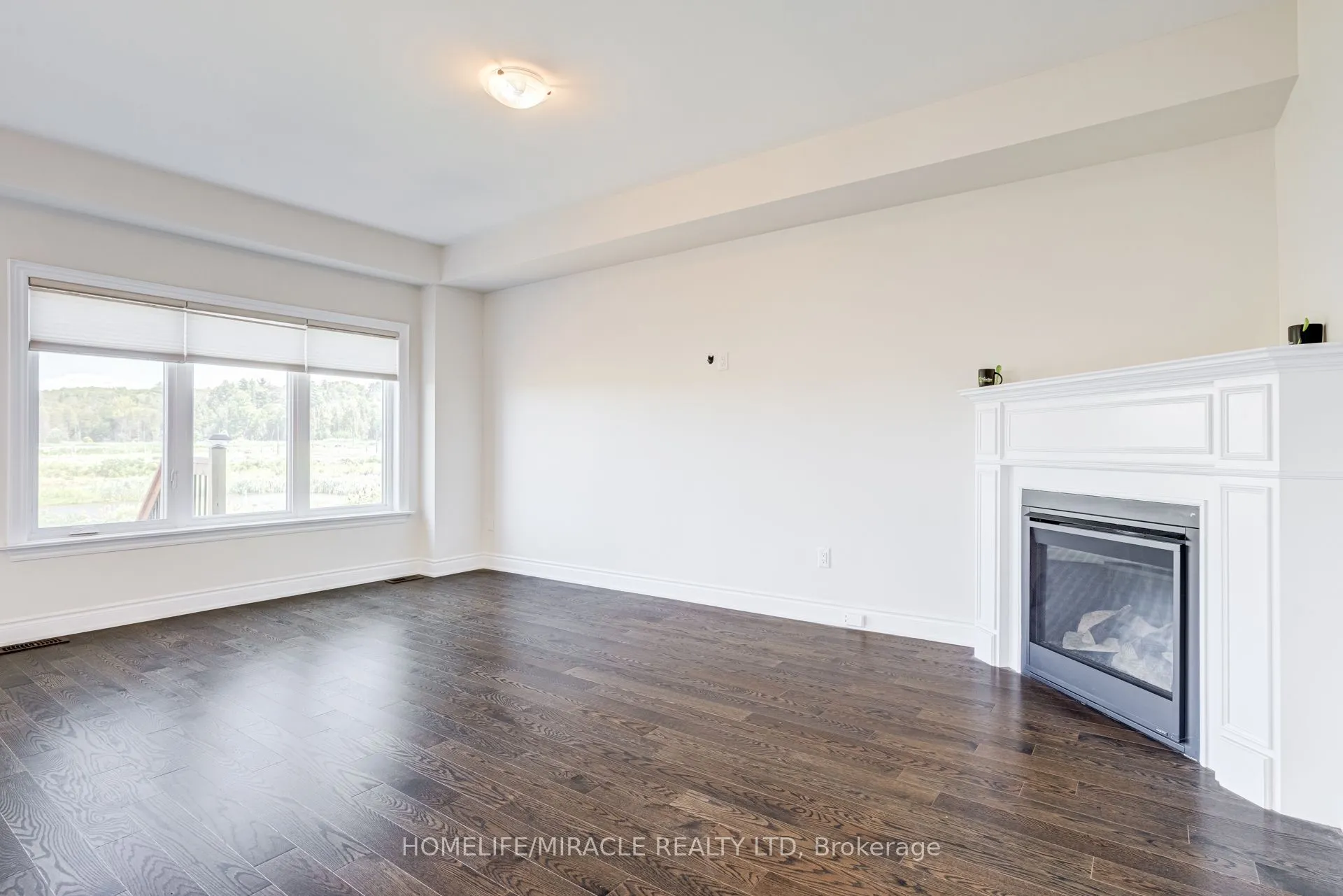 25 Lorne Thomas Place