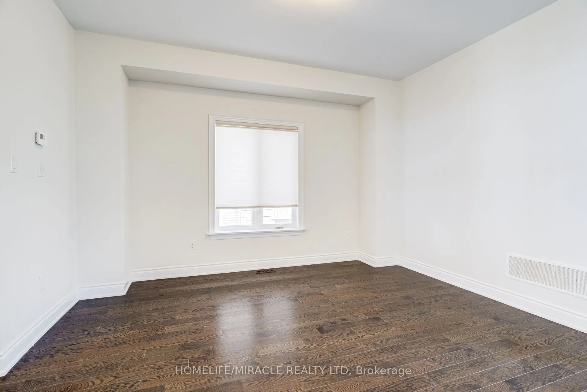 25 Lorne Thomas Place