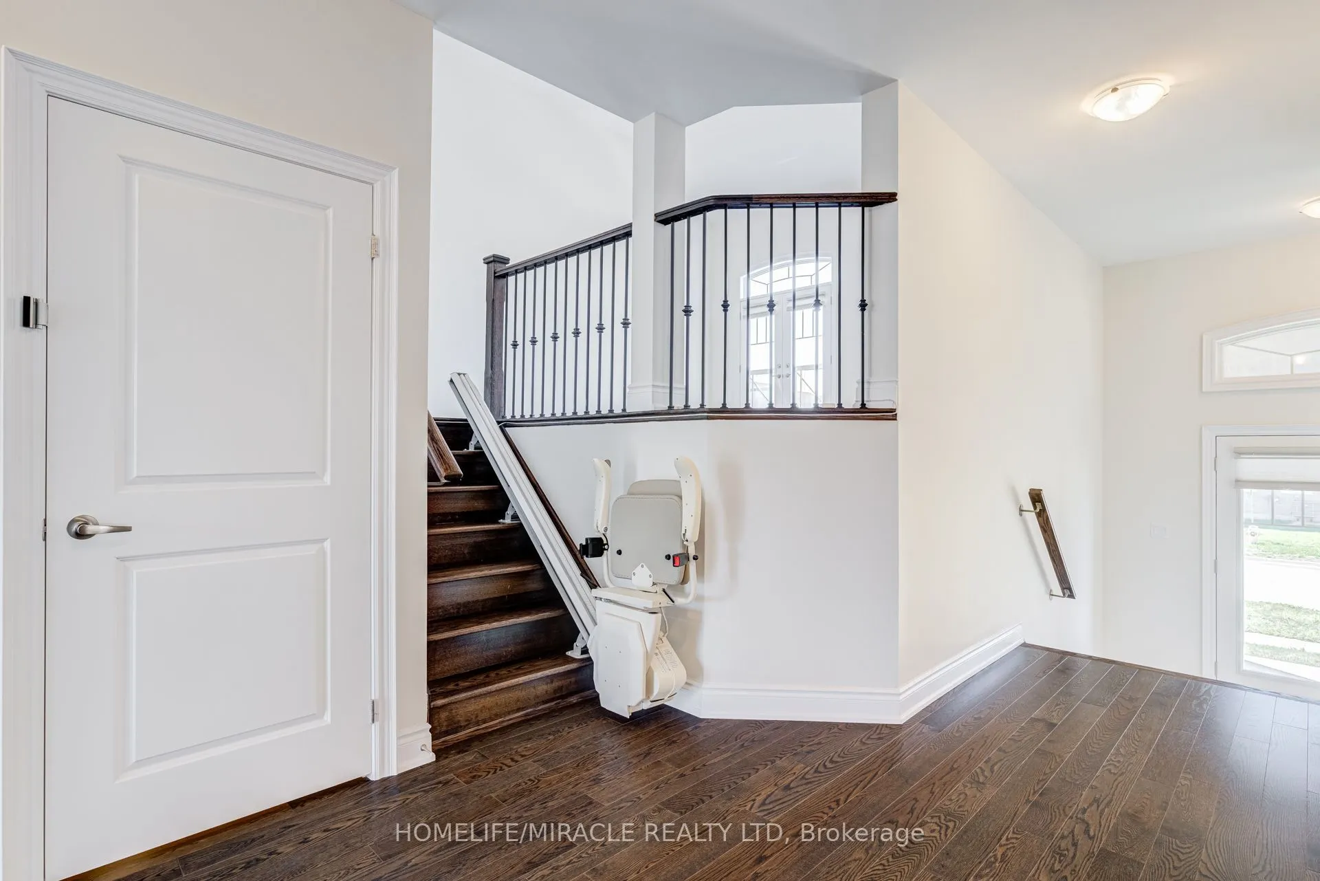 25 Lorne Thomas Place