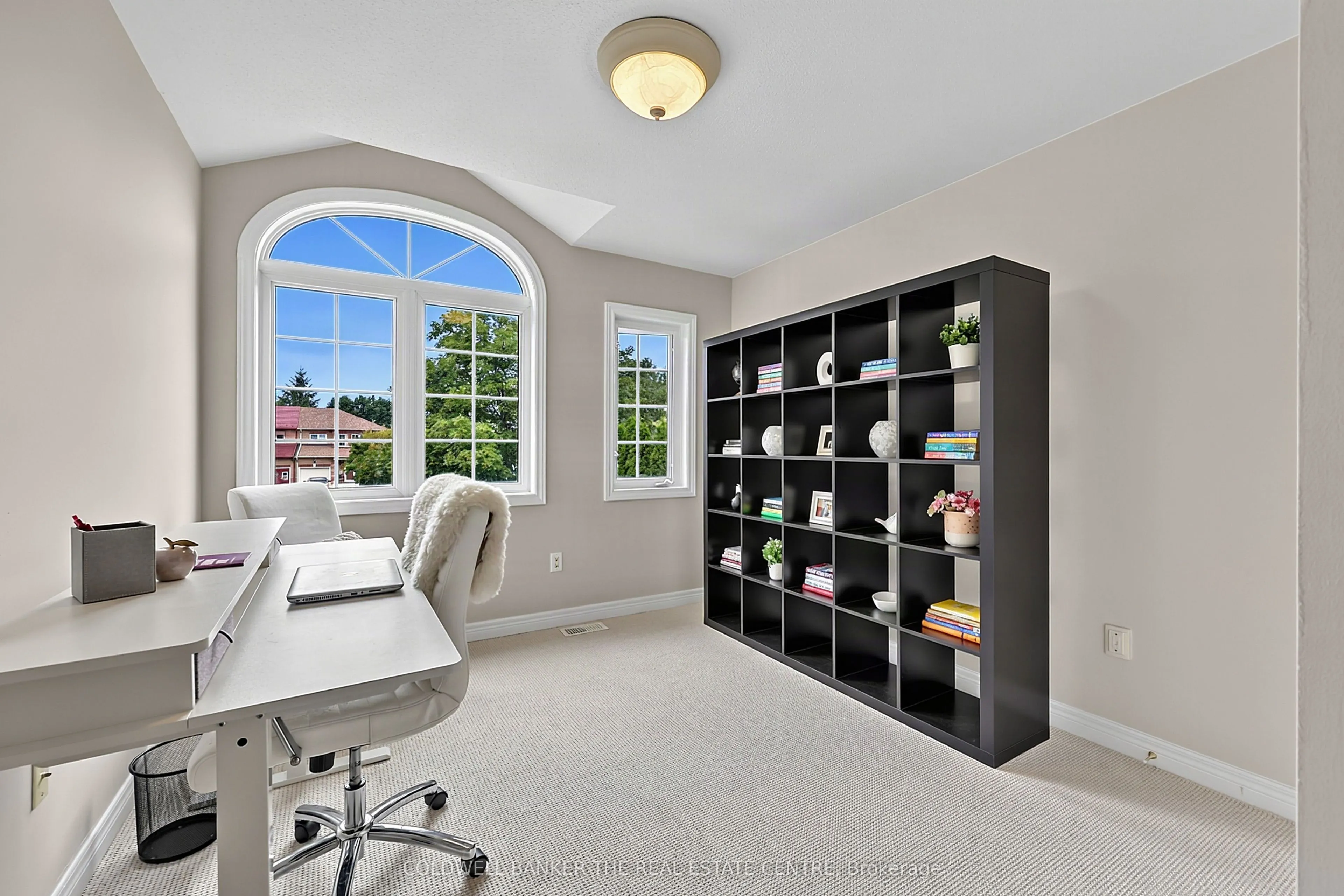 37 Rainbow Court
