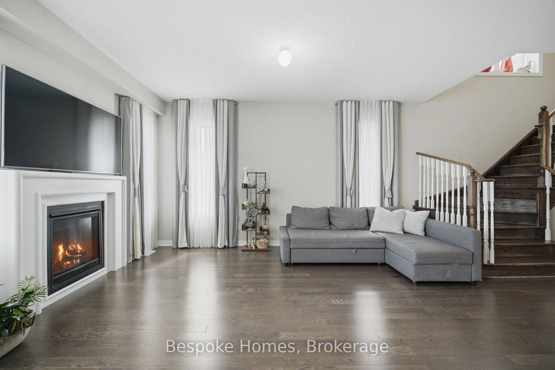 6 Hutton Crescent