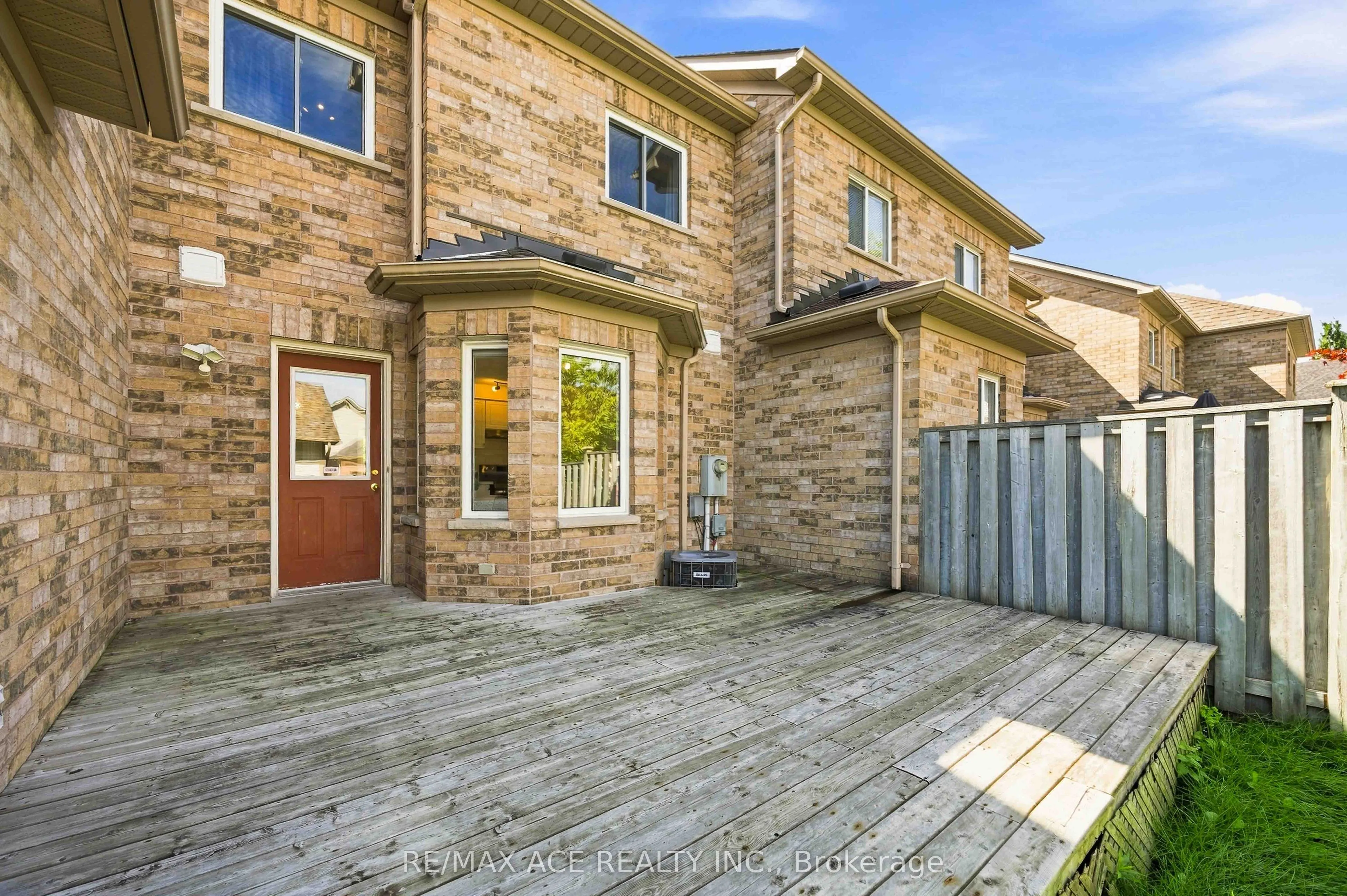 16 White's Hill Avenue