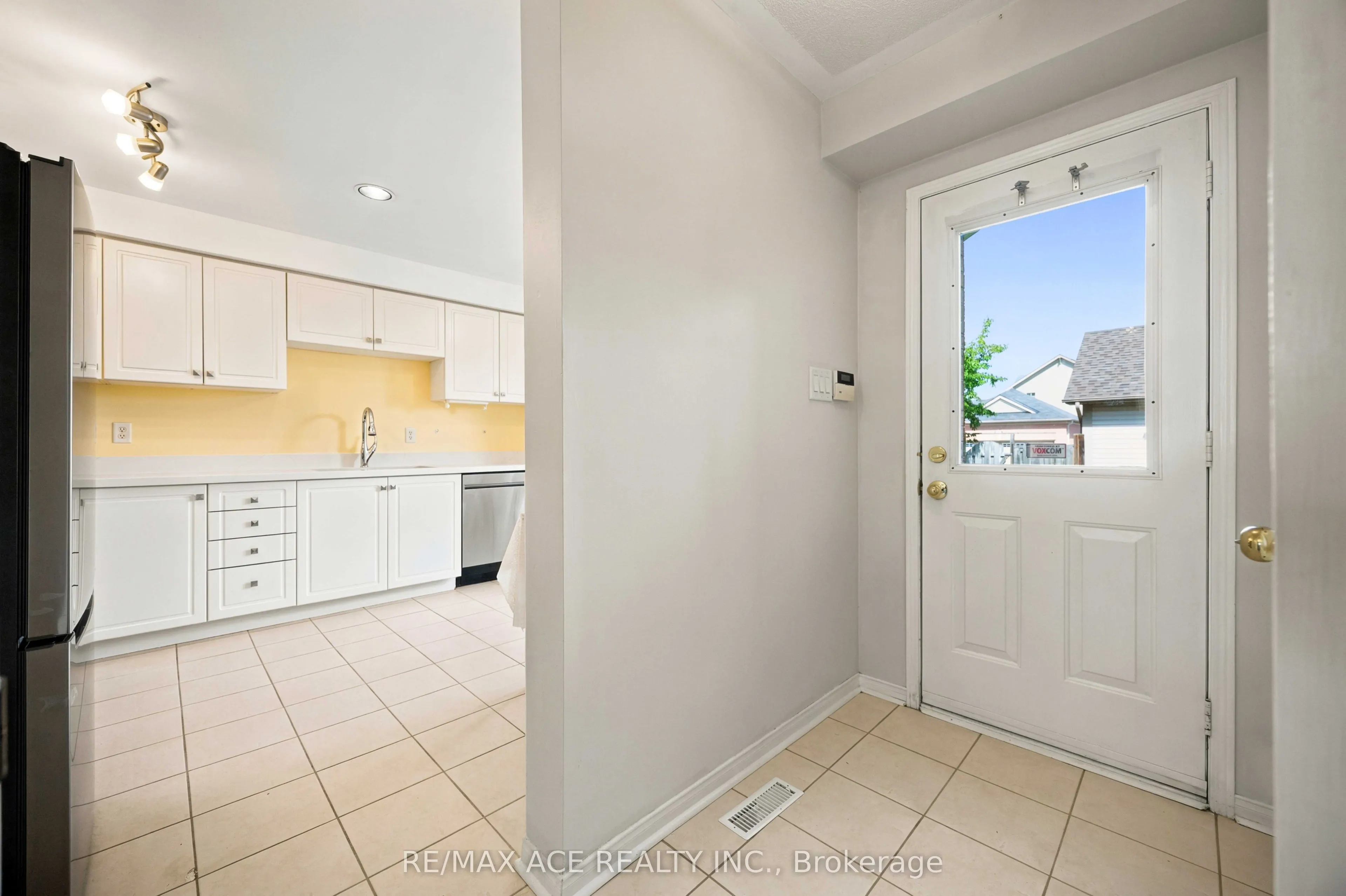 16 White's Hill Avenue