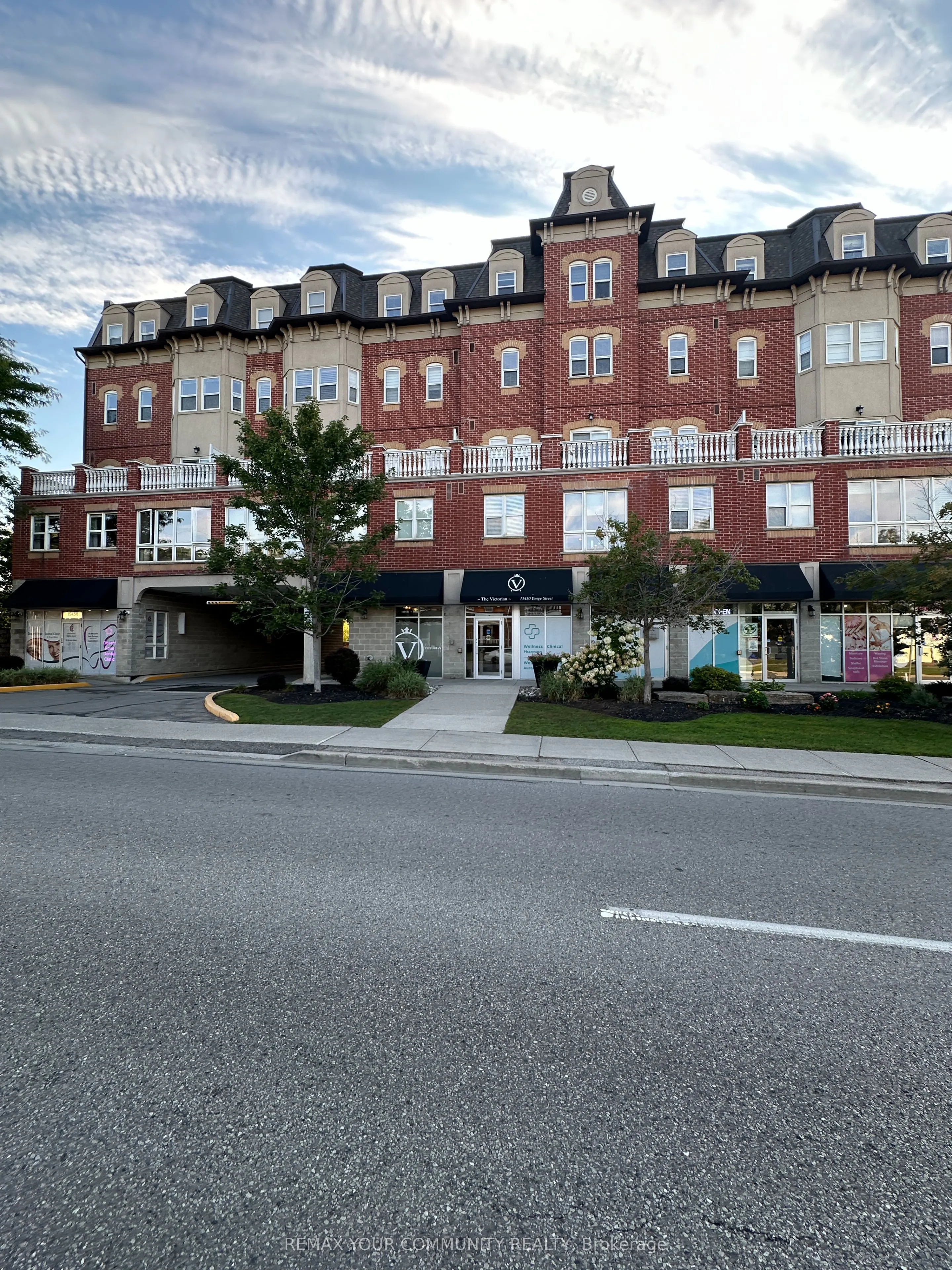 15450 Yonge Street #205