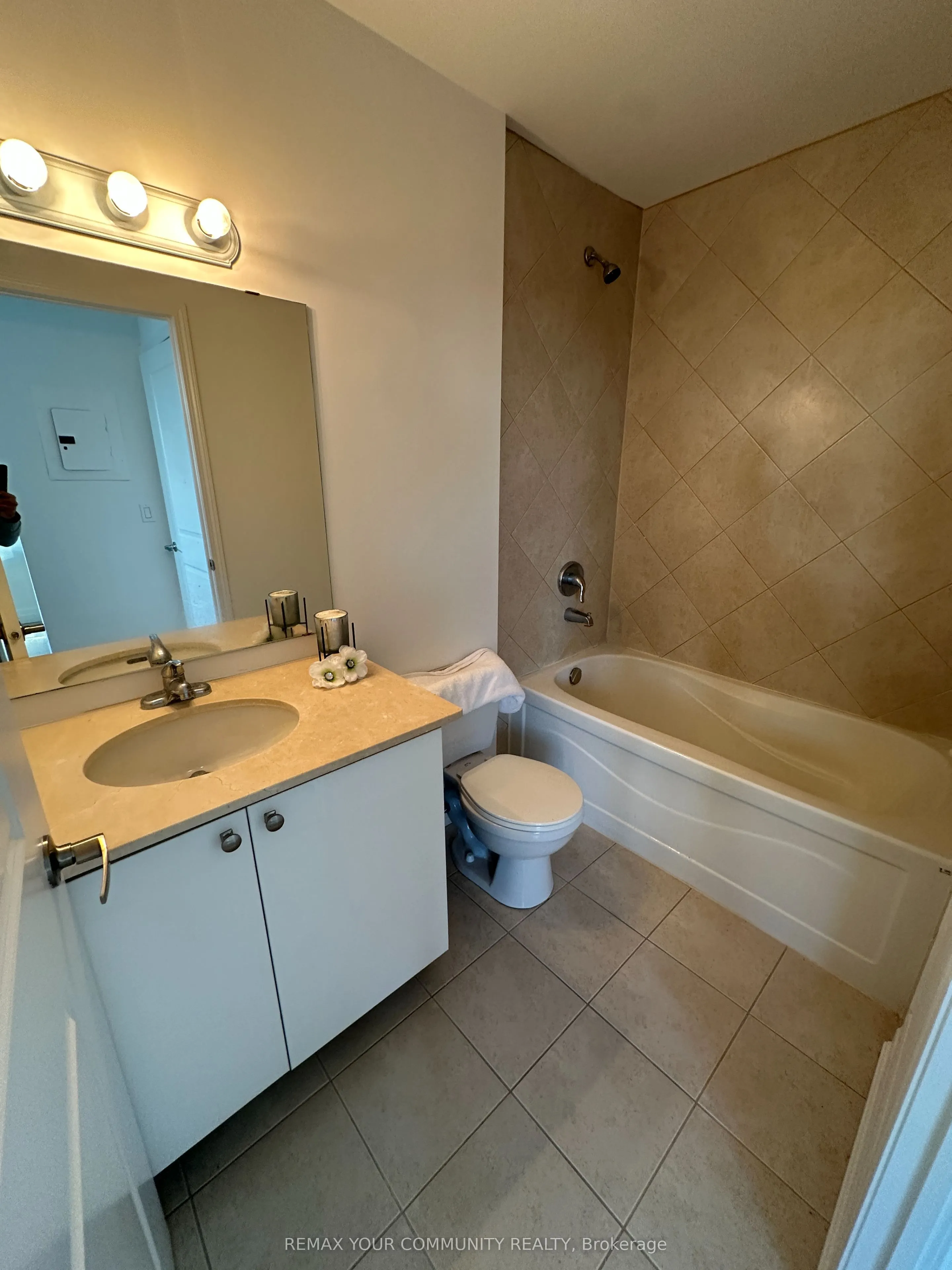 15450 Yonge Street #205