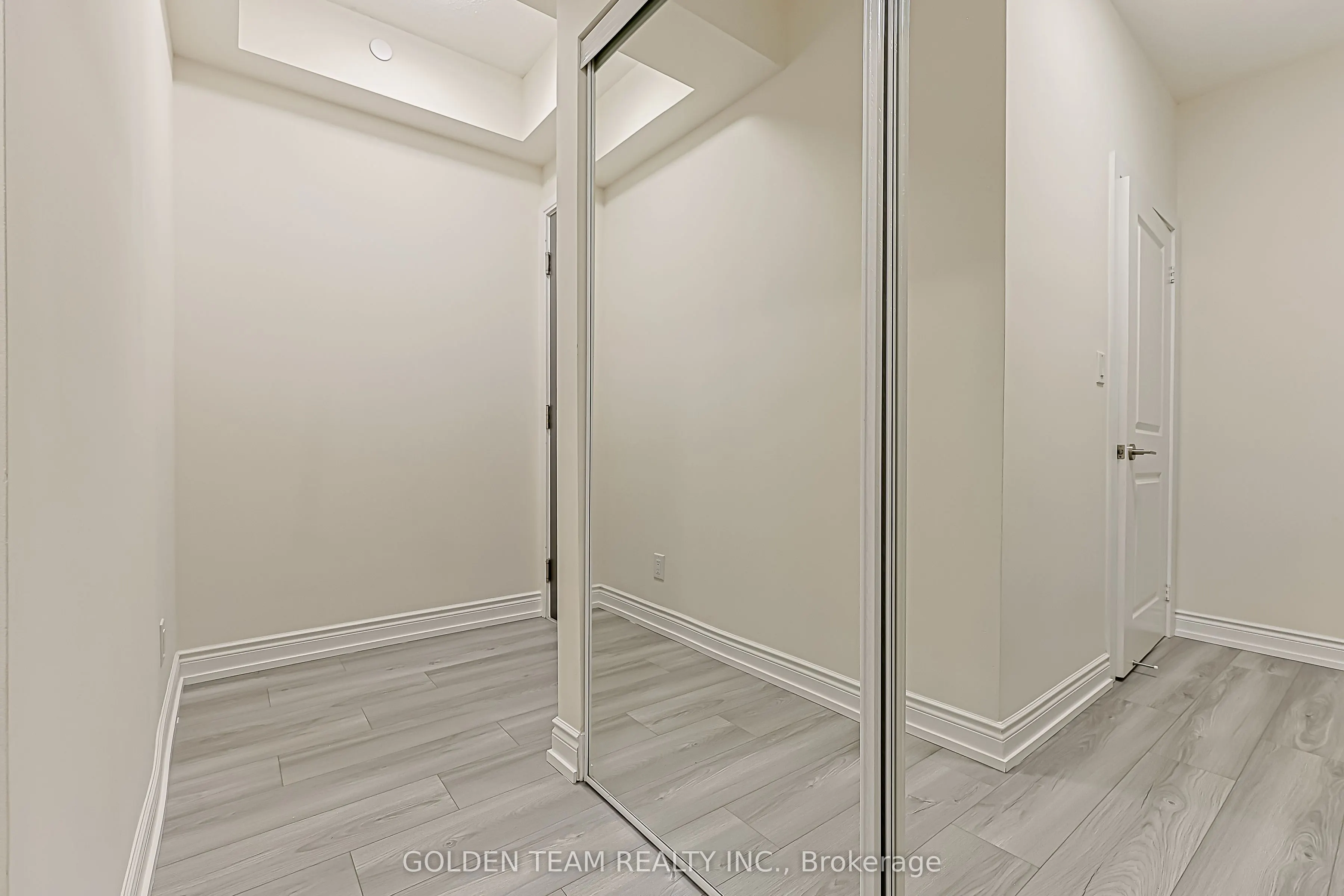 9600 Yonge Street #218B