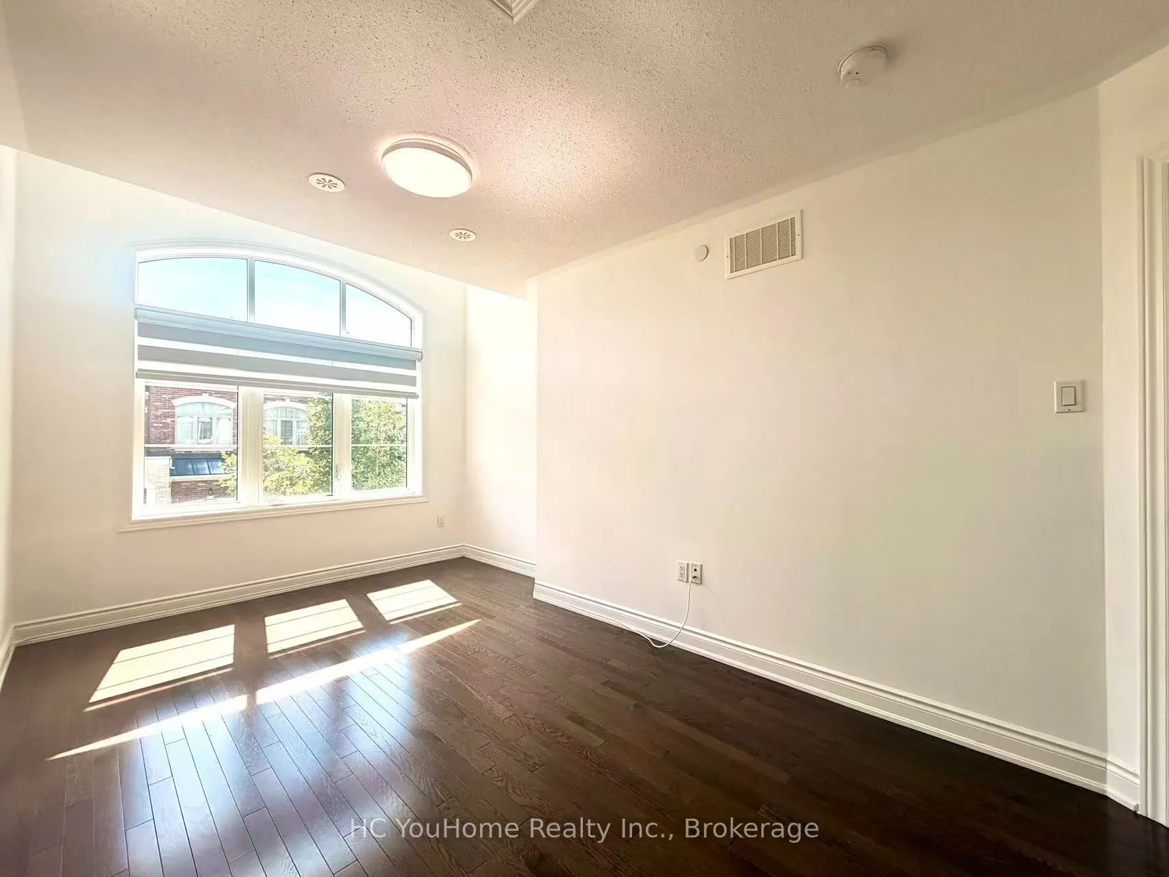 1331 Major Mackenzie Drive W #122