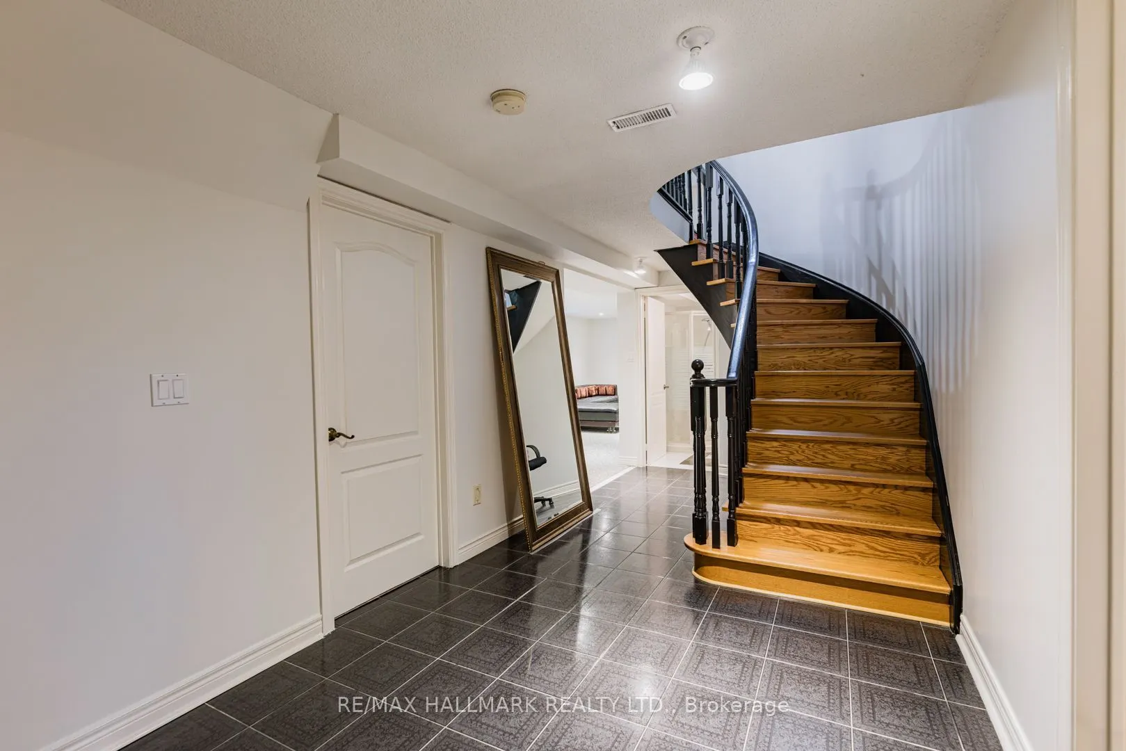 106 Larratt Lane