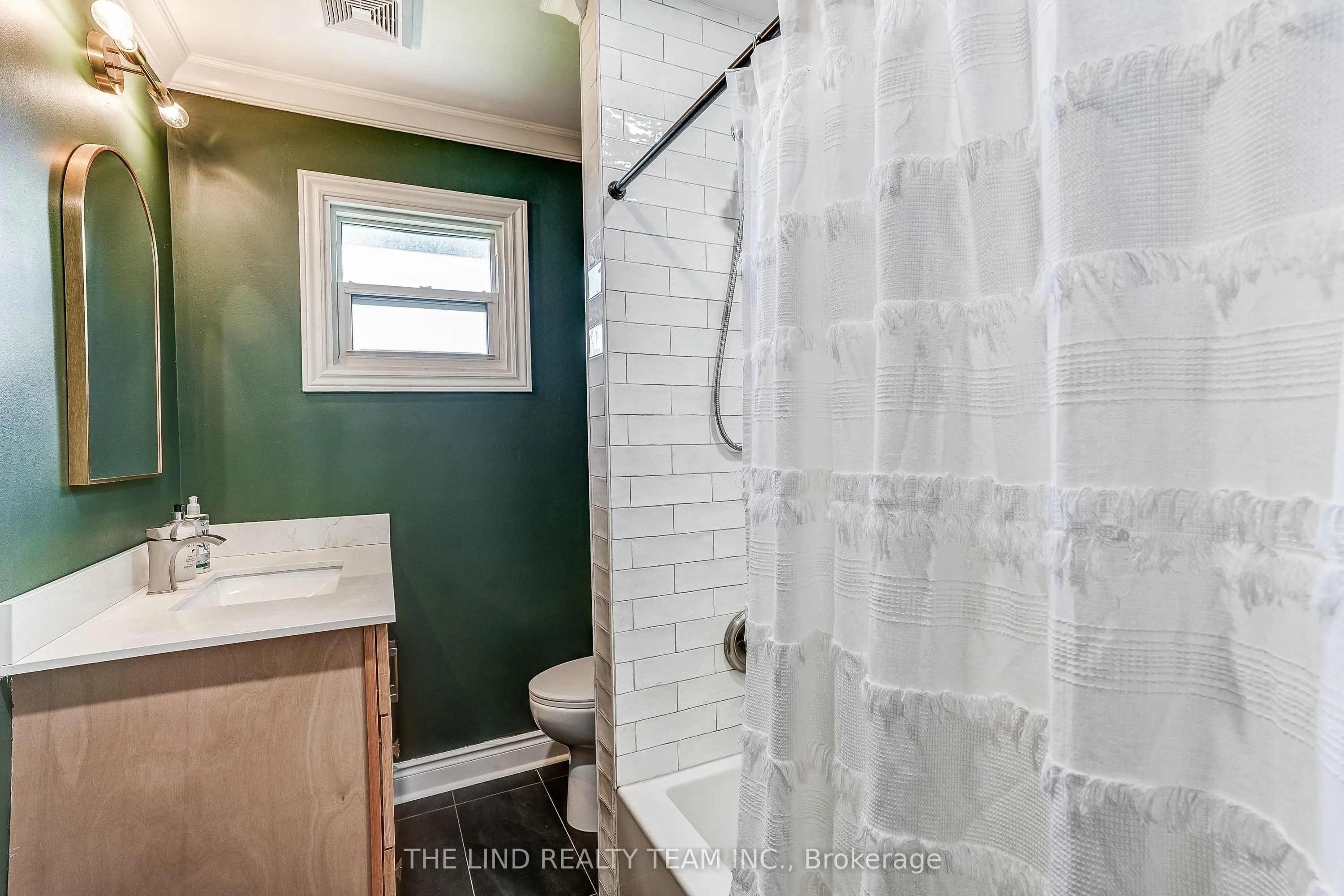 19505 Bathurst Street