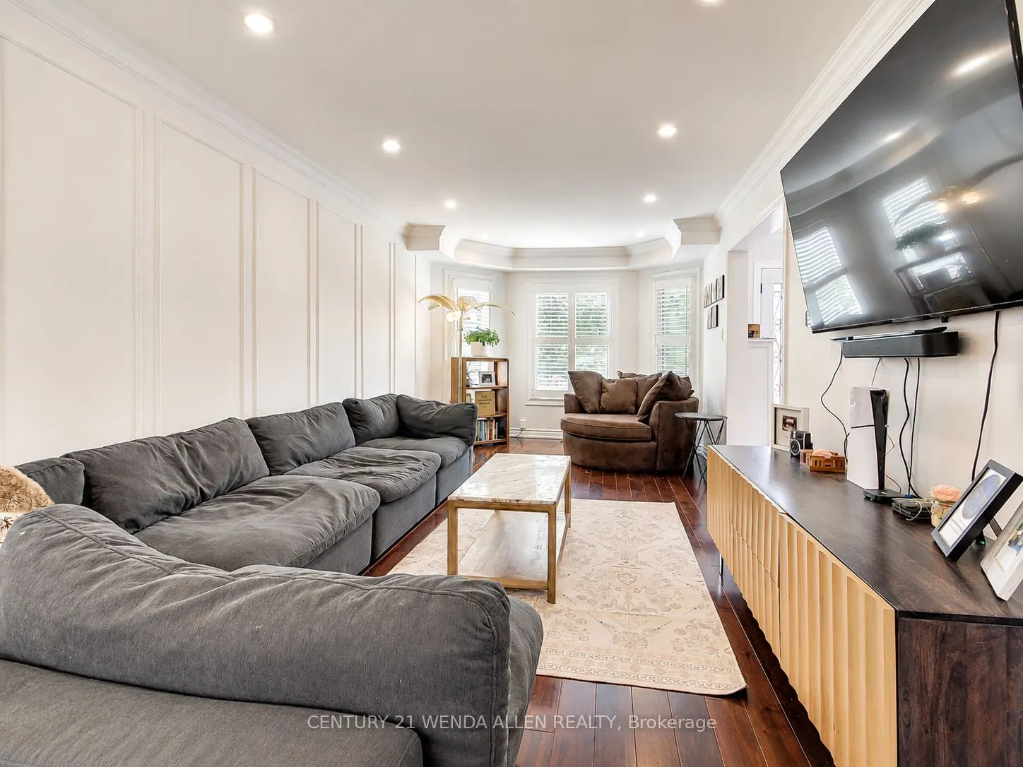 156 Gwendolyn Boulevard
