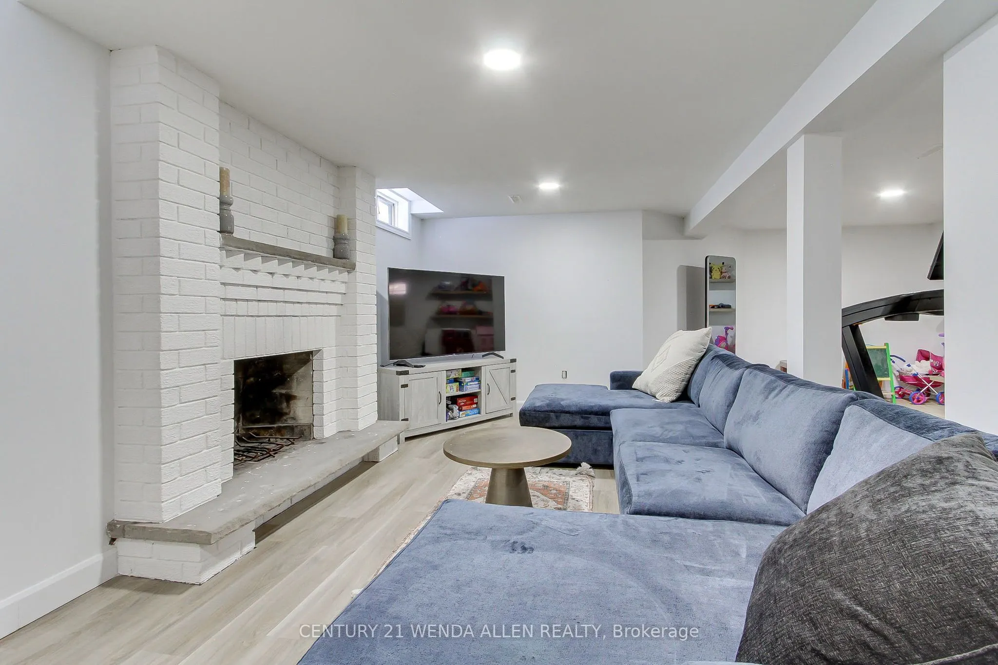 156 Gwendolyn Boulevard
