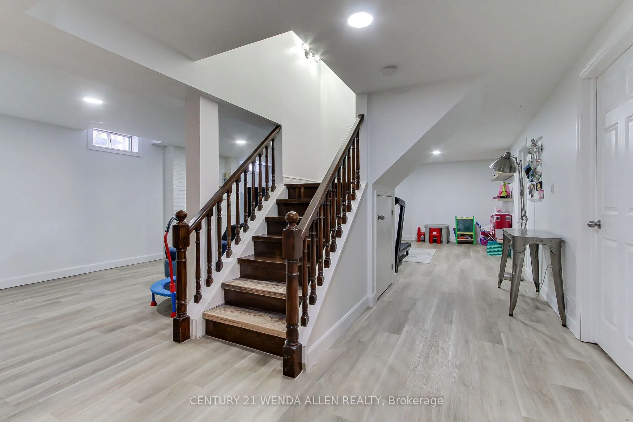 156 Gwendolyn Boulevard