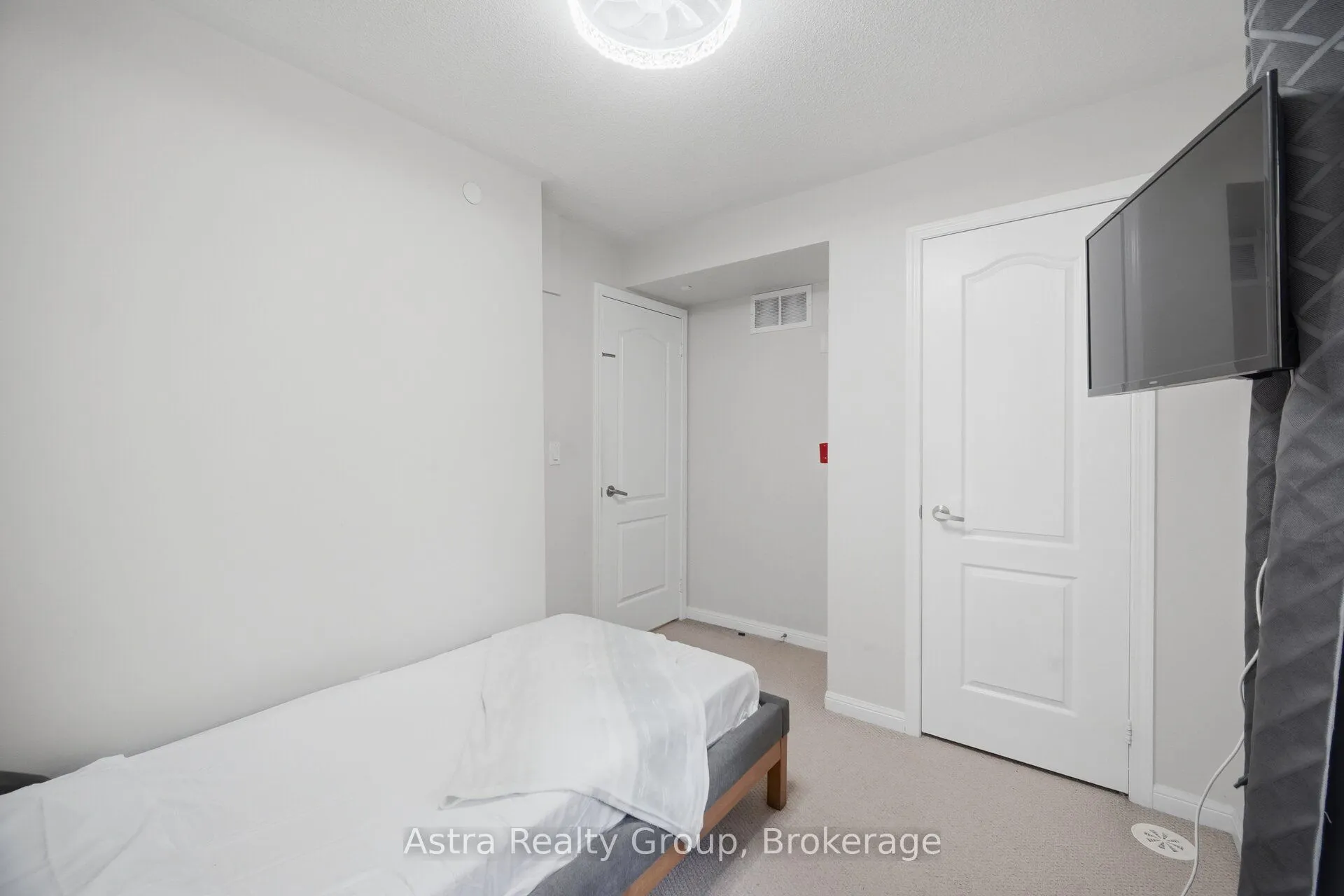 9589 Keele Street #106