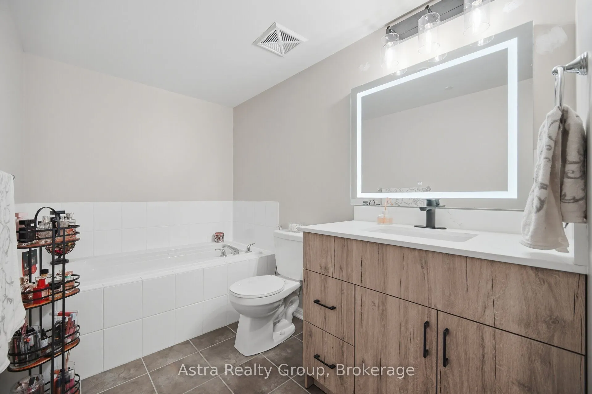 9589 Keele Street #106