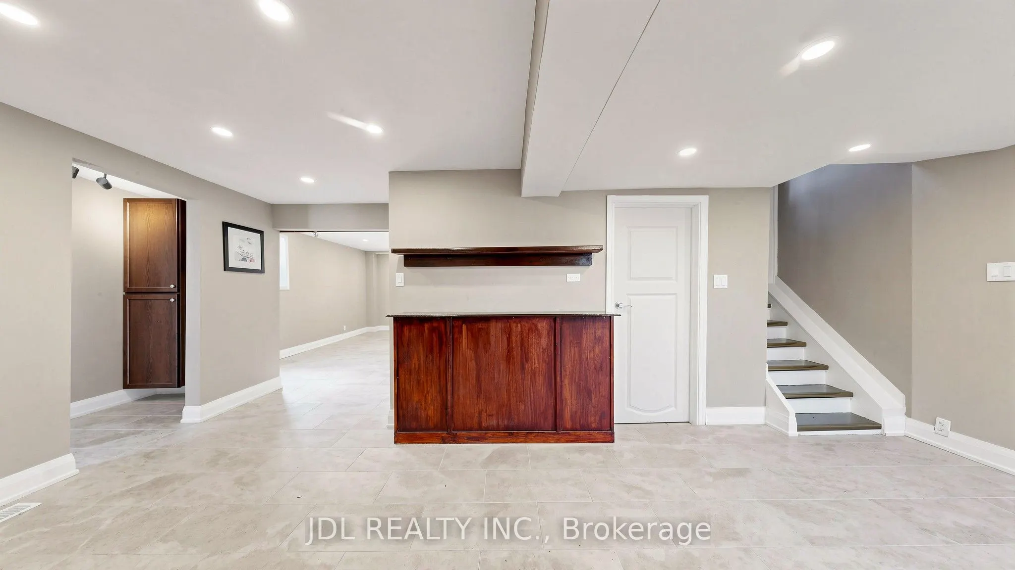 956 Lake Drive E