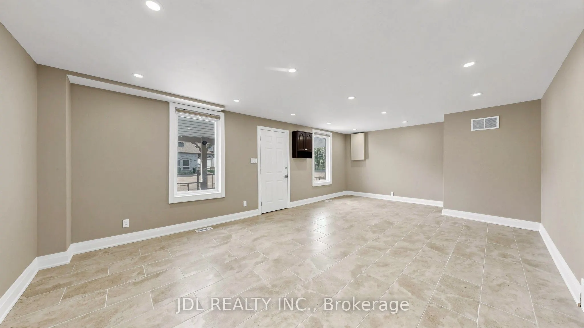956 Lake Drive E