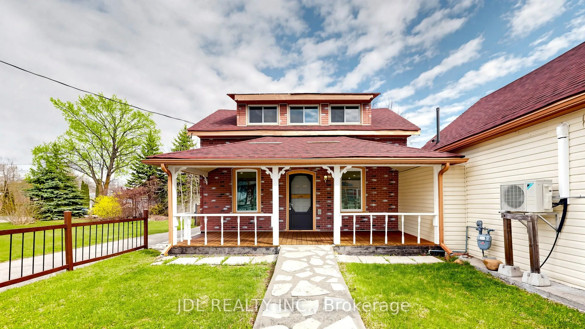 956 Lake Drive E