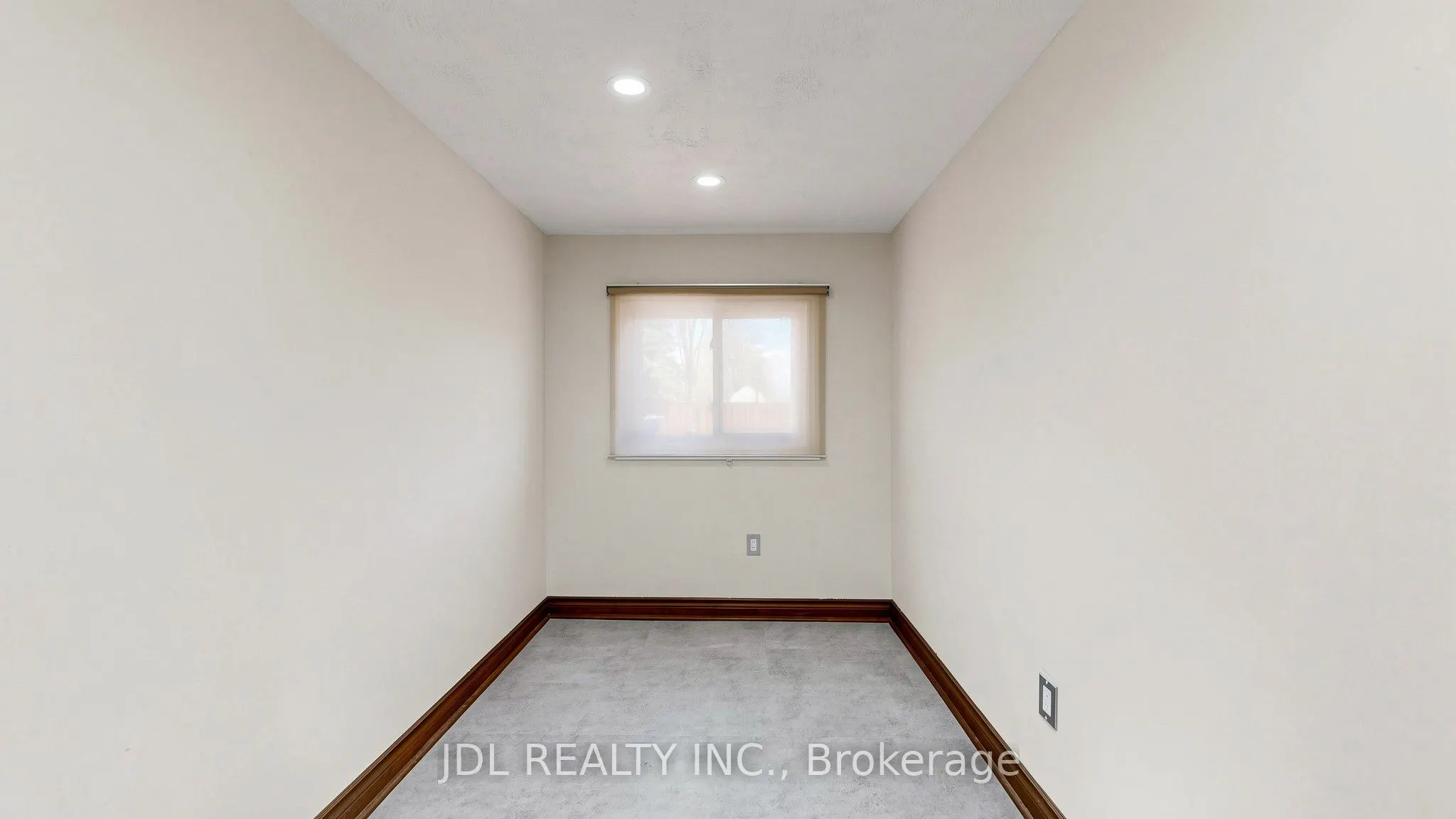 956 Lake Drive E