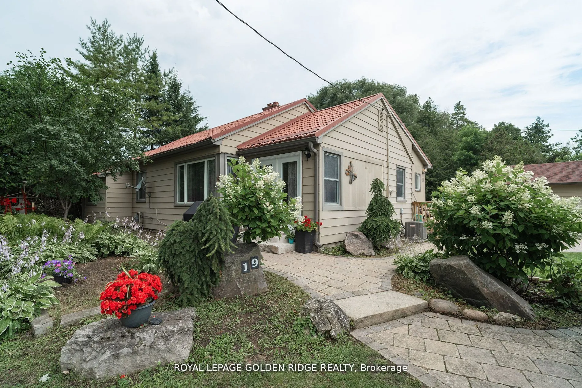 19 Lake Drive N