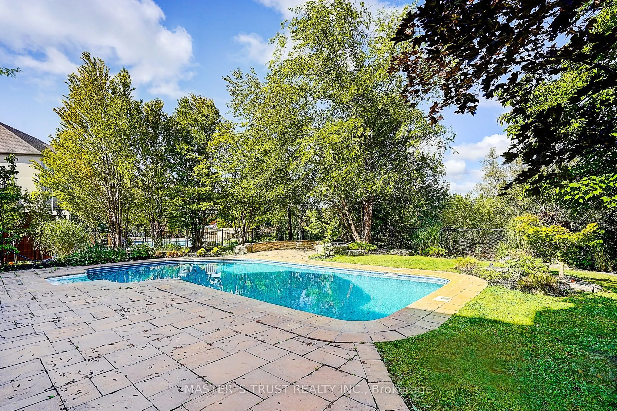 122 Angus Glen Boulevard