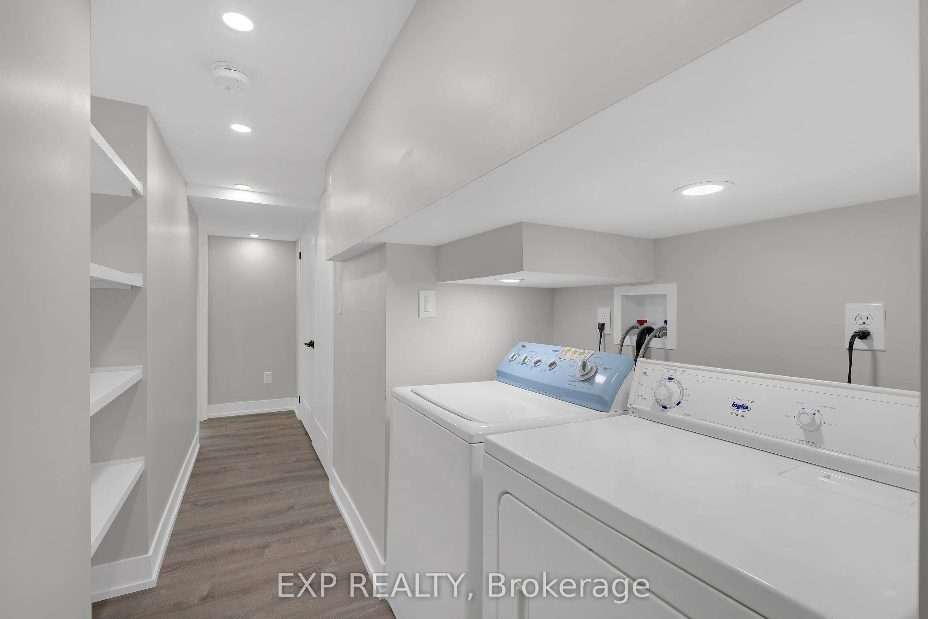 25 La Cassandra Drive