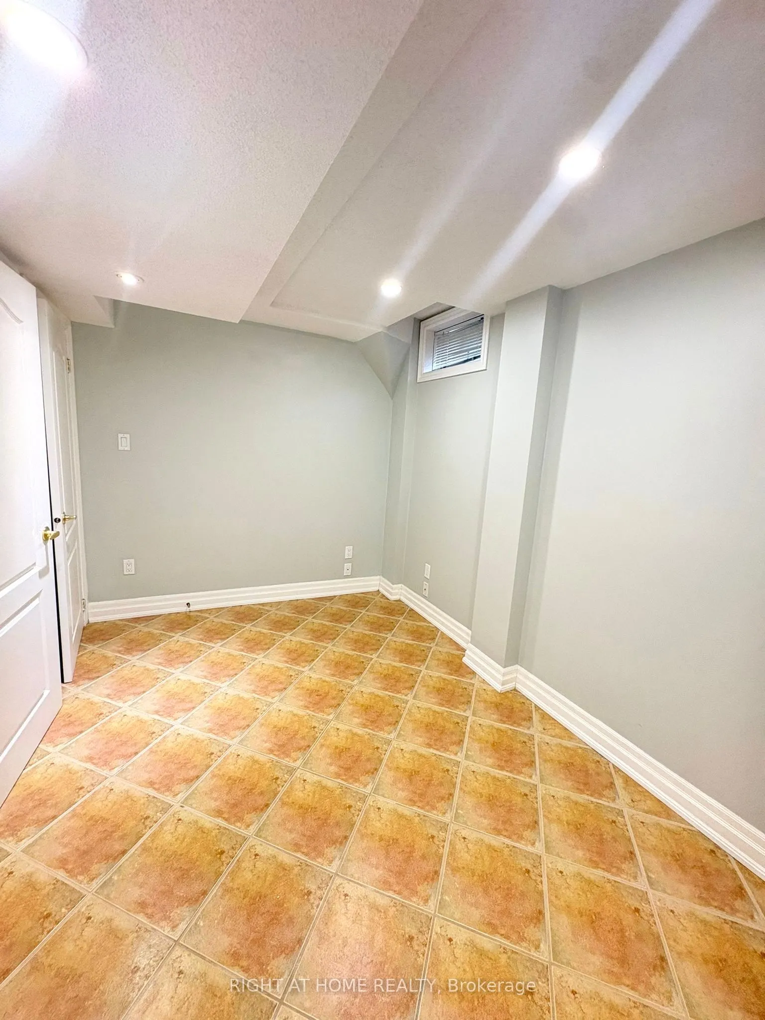 287 Wildberry Crescent #bsmnt
