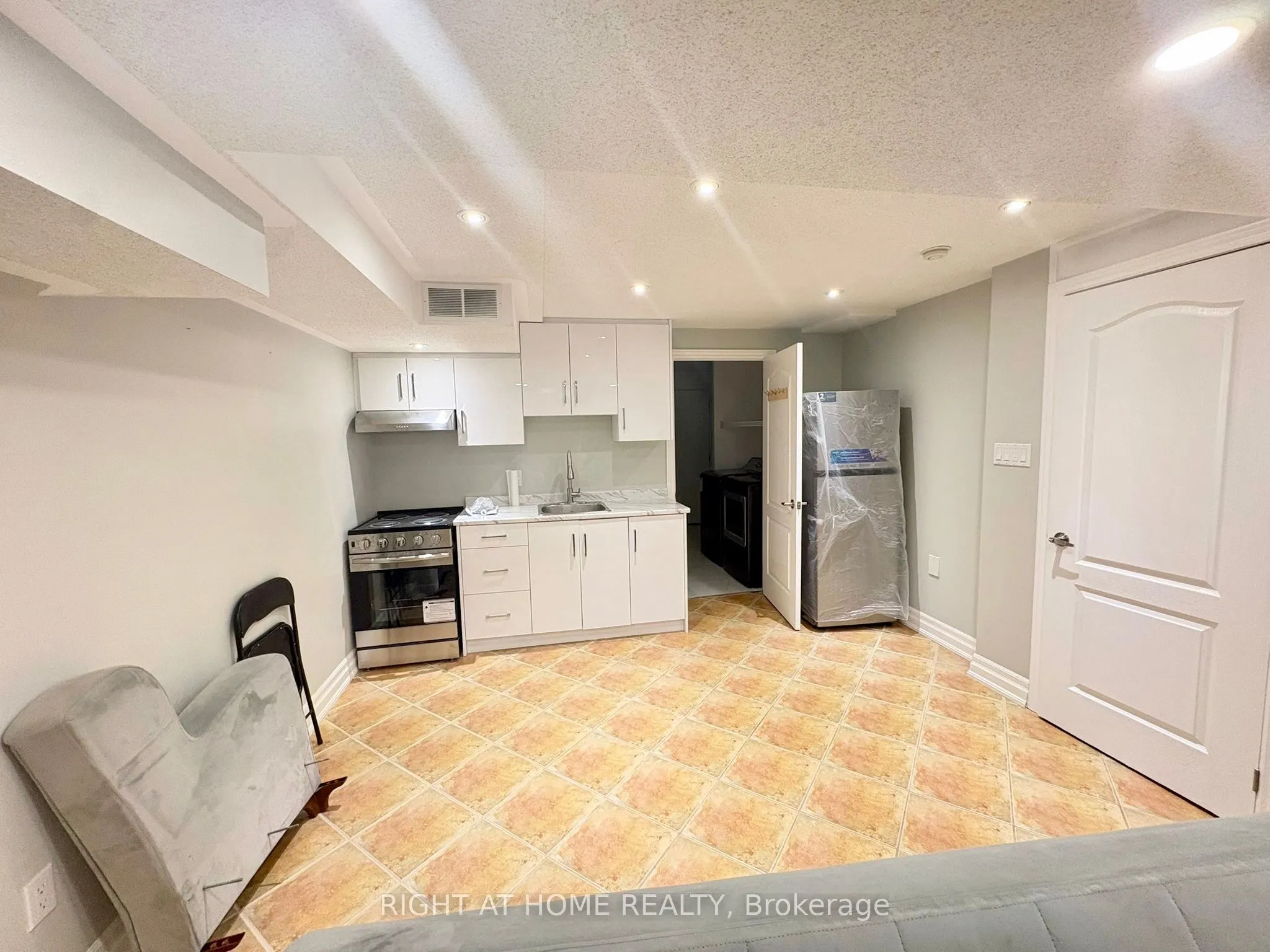 287 Wildberry Crescent #bsmnt