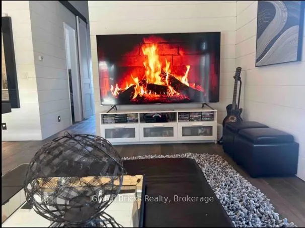 899 Maplewood Drive