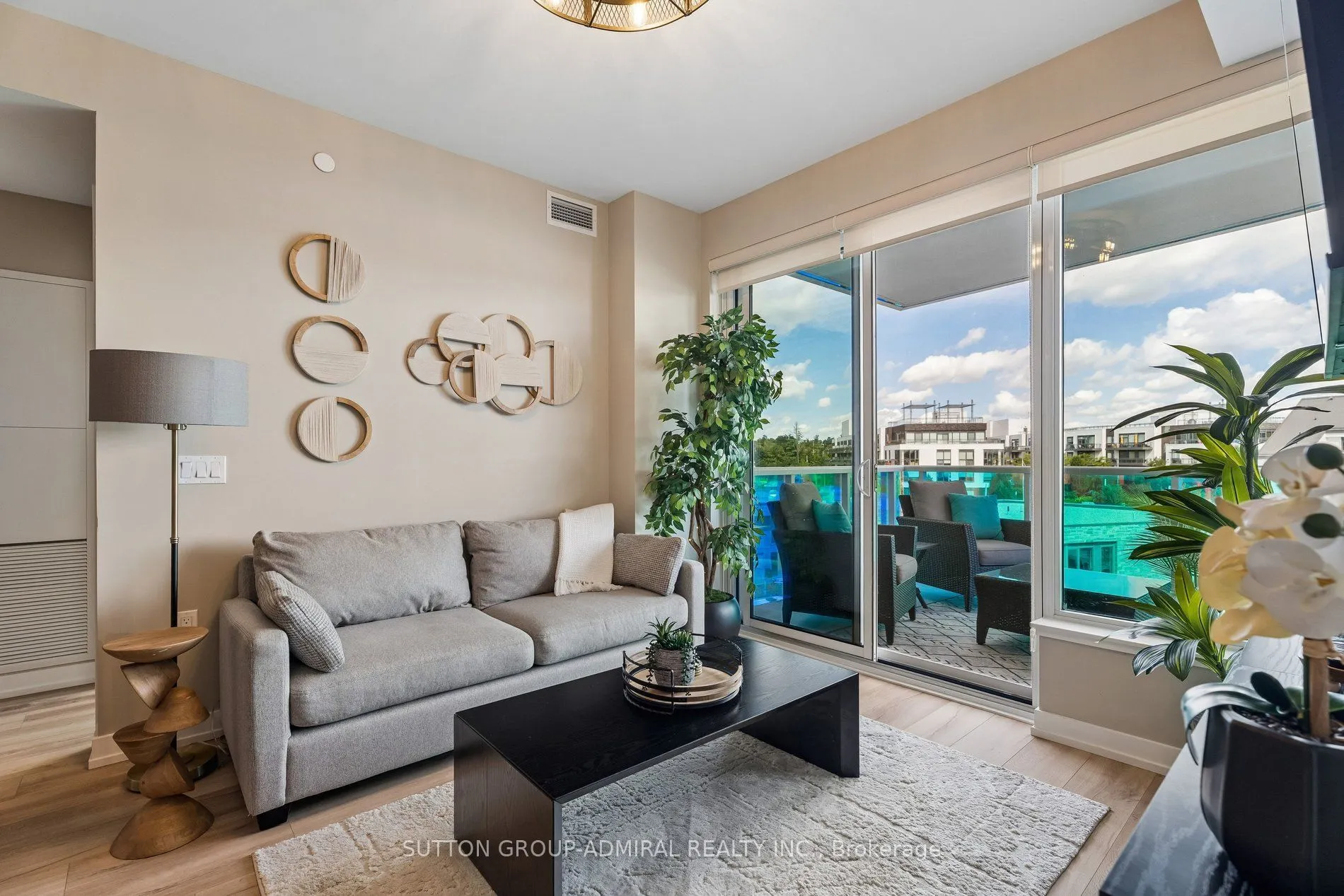 333 Sunseeker Avenue #422