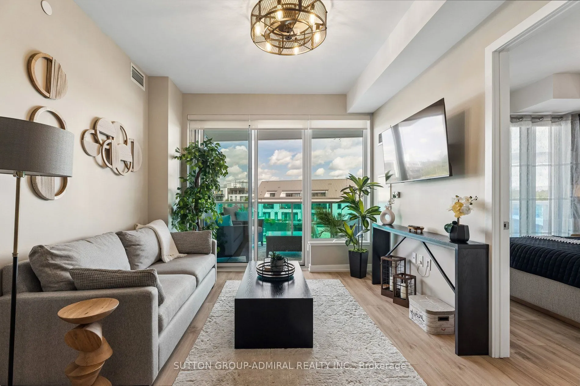 333 Sunseeker Avenue #422